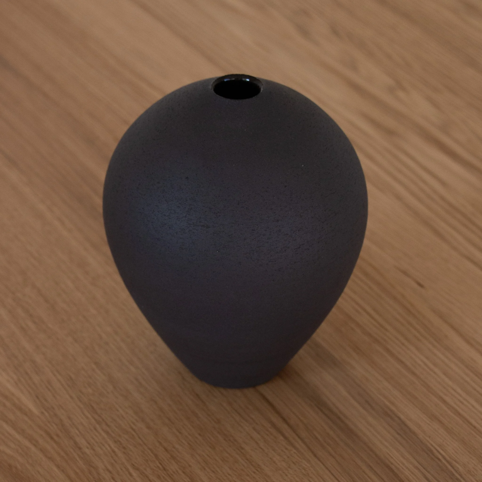 Black stoneware vase 01