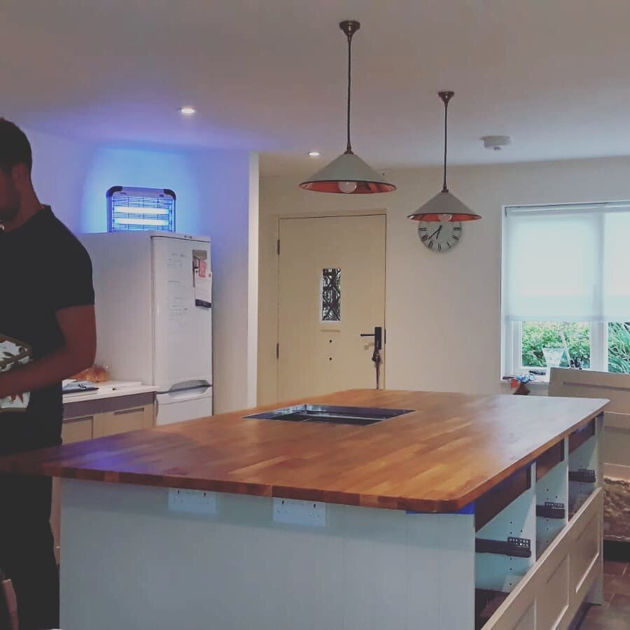 Thanks all round can see the end insight now the Island worktop is on 😊thanks to @barrettcarpentryandjoinery for all their hard work throughout the build, refurbishing oak doors and fitting staircase from @stairboxuk . Also @mr_elot for constructing