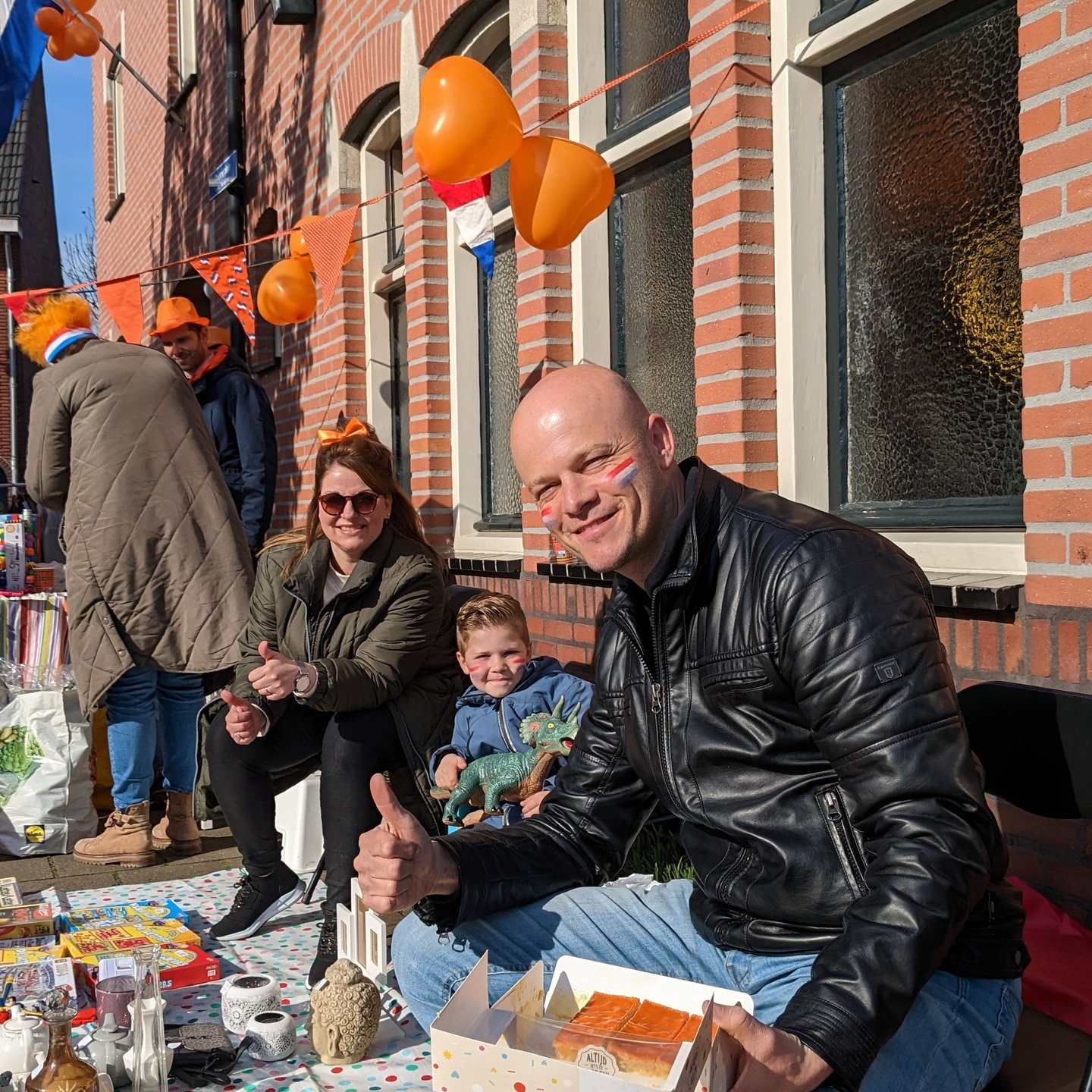 Het is bijna zo ver! We zijn UITVERKOCHT!

Alle plekjes zijn verhuurd. Wil je toch nog je spullen verkopen op de Straelend Schone Koningsmarkt? Geef je dan op voor de reservelijst! Dan laten we je HEEL KORT van te voren weten of je nog terecht kunt! 