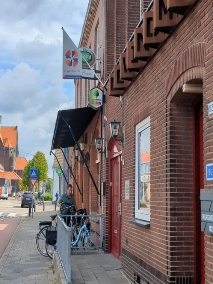 Wat een gezelligheid deze ochtend weer bij de straelend schone creatieve inloop. Kom jij ook een keer koffie drinken en knutselen? Meer binnenkort op Omroep Venlo.
