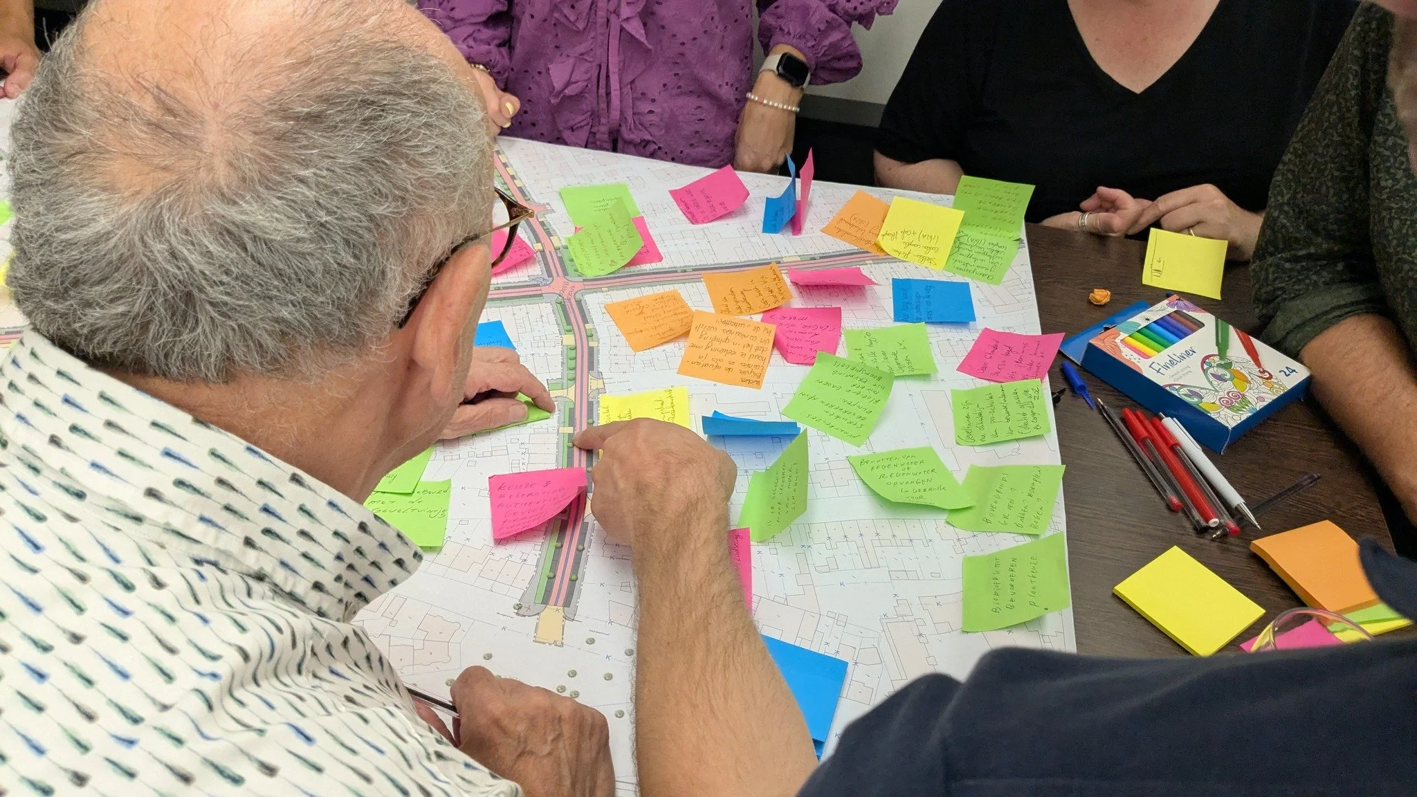 Onze Straelseweg wordt in 2026 van gevel tot gevel gerenoveerd (stukje tussen Anthurium en de Benu apotheek). En ook de Cranevelstraat en Gasthuiskampstraat 'gaan onder het mes'. In deze verbouwing wordt de straat ook toekomstbestendig gemaakt. Dat b
