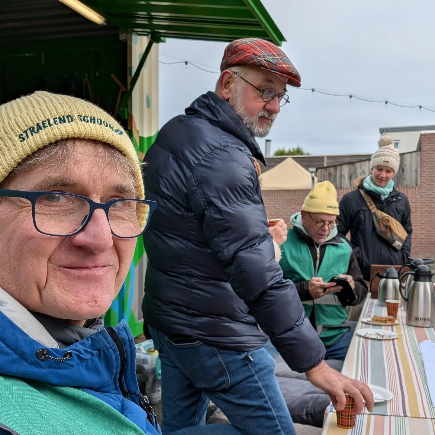 Slecht weer bestaat niet, alleen slechte kleding. En juist daarom gaat Straelend Schoon gewoon door op koude dagen. Ons straatje is weer schoon. Met dank aan de 15 vrijwilligers.
