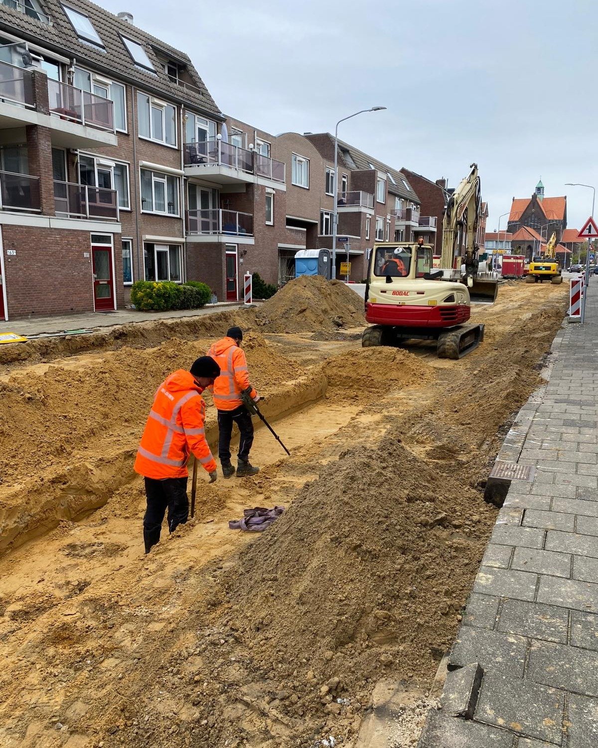 De werkzaamheden op de Straelseweg gaan goed! WOWIE! Deze helden hebben Pasen dubbel en dwars verdiend! 

Fase 1 loopt voorspoedig en daarom startte het bouwteam van @denouden_ donderdag 2 april al met fase 2 en 3. Dat is goed nieuws @gemeentevenlo!
