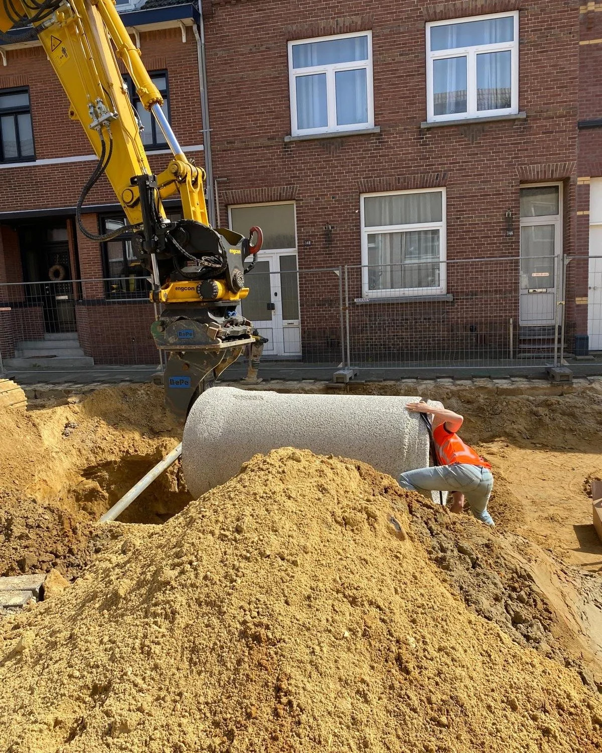 Even weer een wekelijkse update. Hoe verloopt de verbouwing van de Straelseweg ... nou kijk zelf maar. Meer foto's vind je overigens op onze website straelendschoon.nl