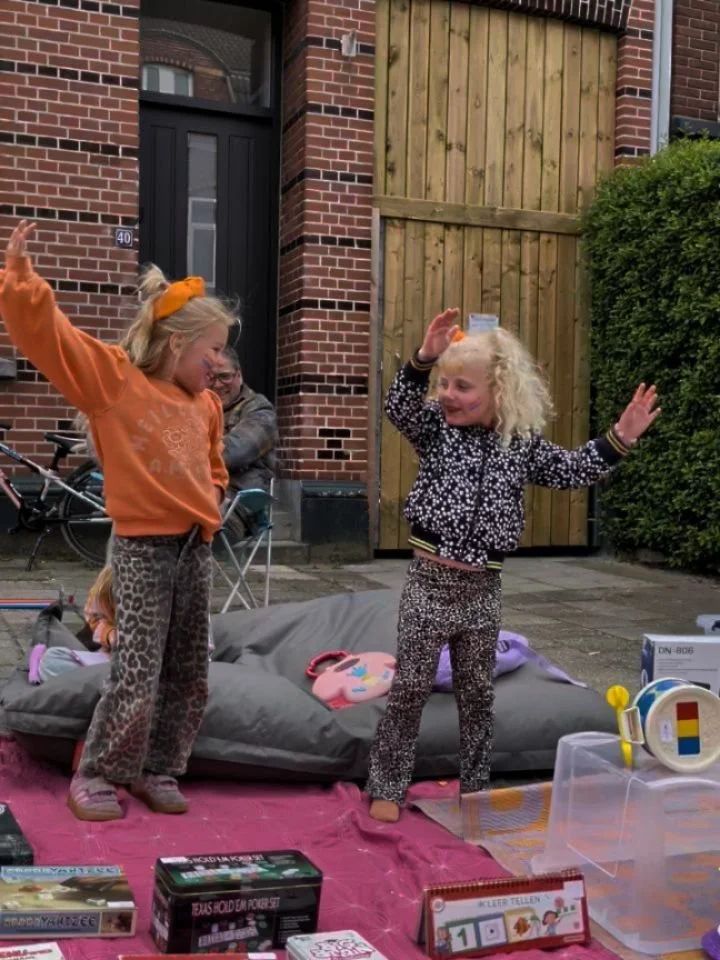 Het is een heerlijk feest op de #straelseweg bij de @koningsmarktvenlo