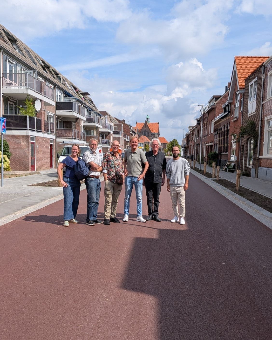 De Straelseweg wordt verbouwd. Het aantal offici&euml;le 🅿️ parkeerplaatsen blijft gelijk, maar de illegale parkeerplekken verdwijnen bij deze herinrichting.

En eerlijk is eerlijk: dat vinden wij terecht. Maar het heeft w&eacute;l gevolgen.

Voor b