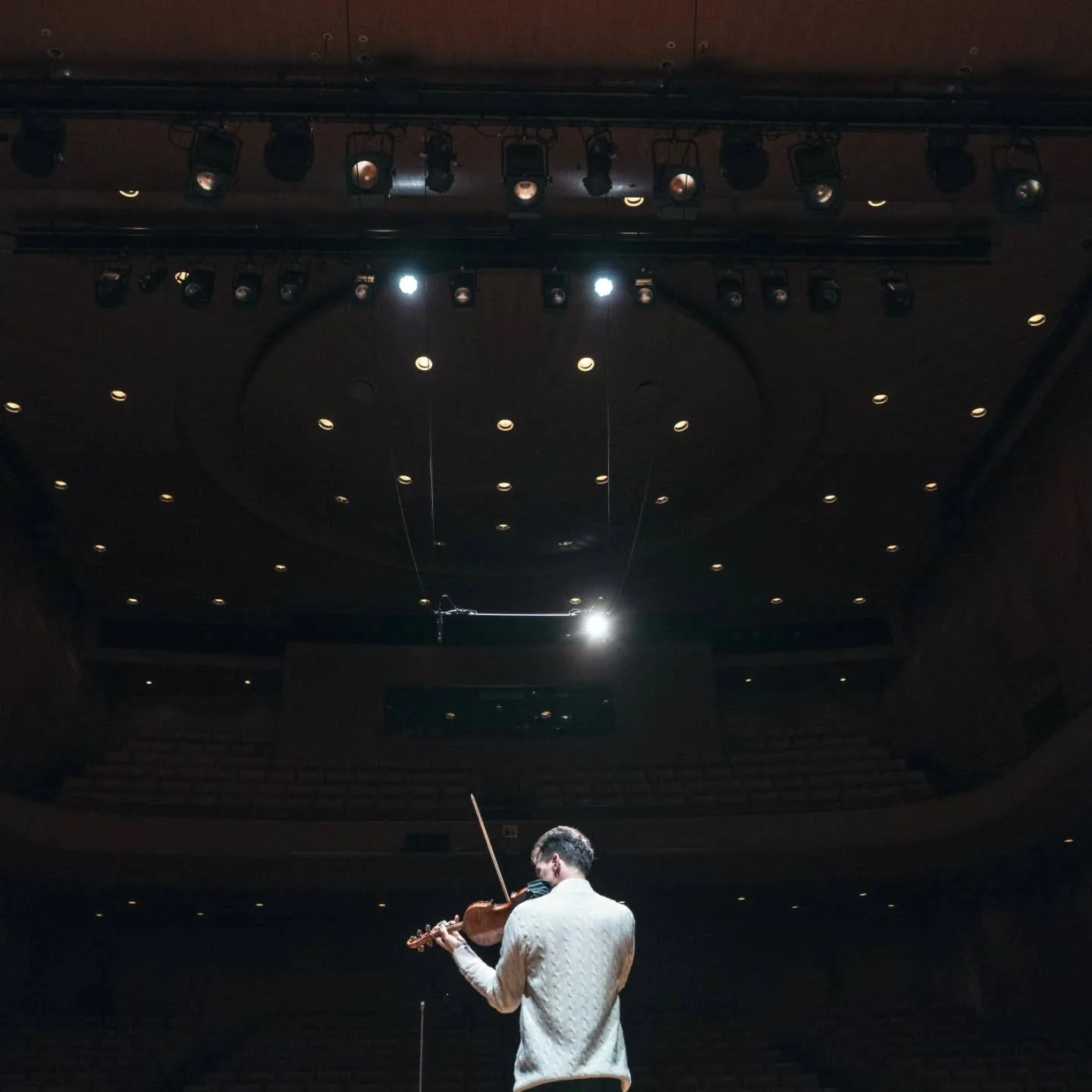 10 days after my Seoul recital with Bach Solo Violin Sonatas and Partitas  and still overwhelmed by the music...Thank you @pie.plans and @jeremyvisuals_artist for the beautiful pics, mostly from the rehearsal:-)