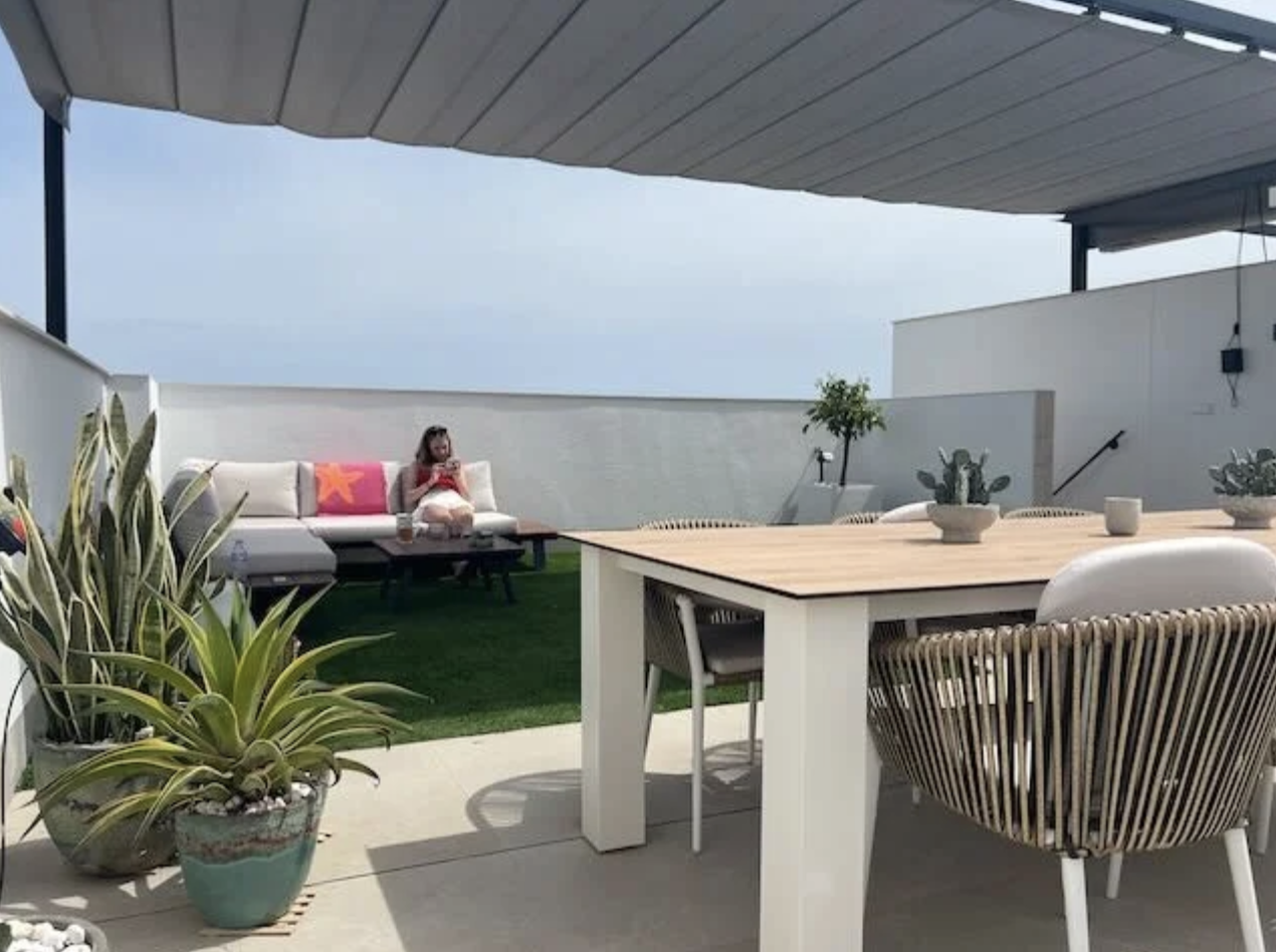 HP 38 ROOF TERRACE 1.png