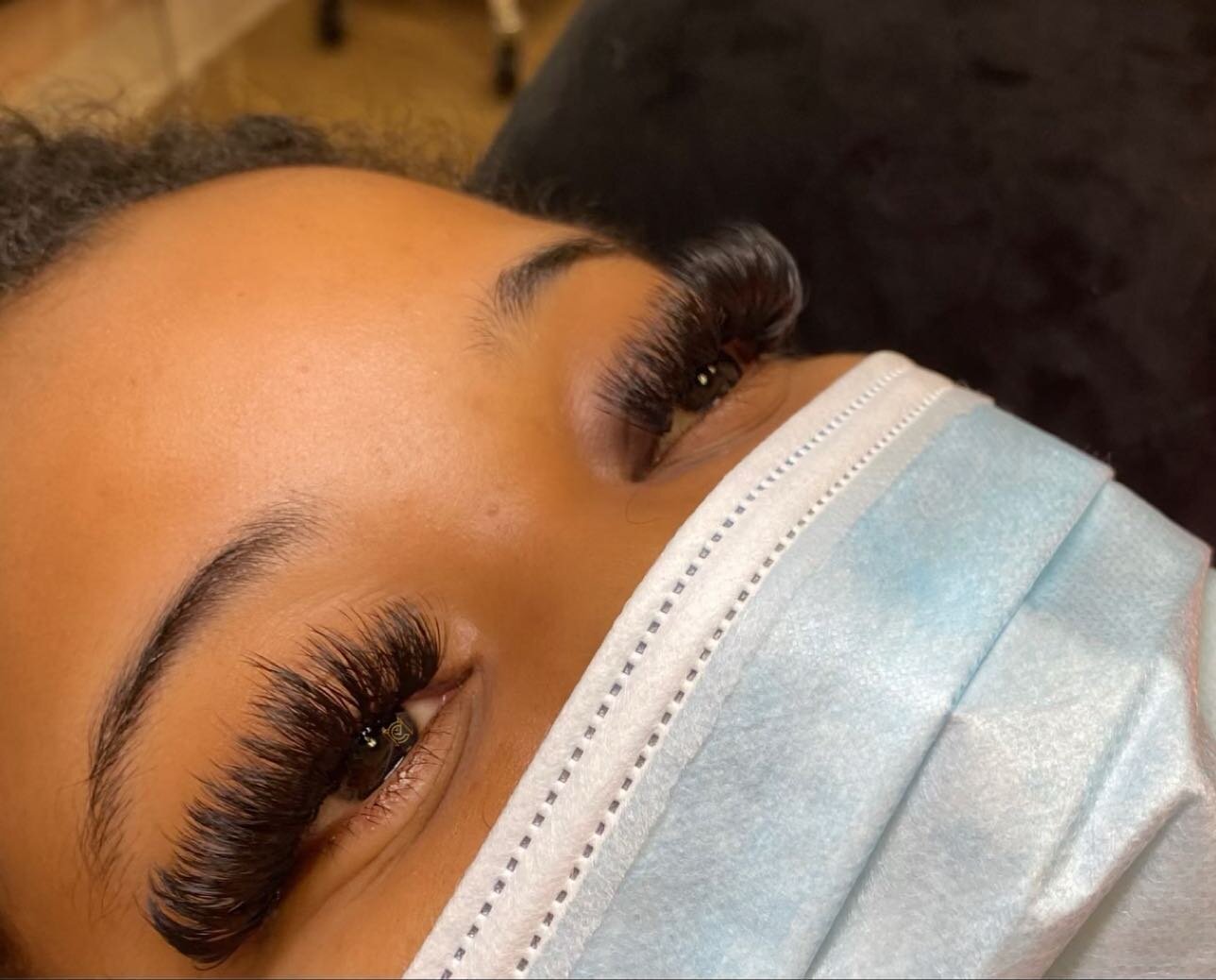 Last minute appointments available tomorrow! Book for tomorrow with @marisa_mc_aesthetics or @aubry_mc_aesthetics and get 15% off! In this post lashes are by @marisa_mc_aesthetics and the facial by @aubry_mc_aesthetics 😍