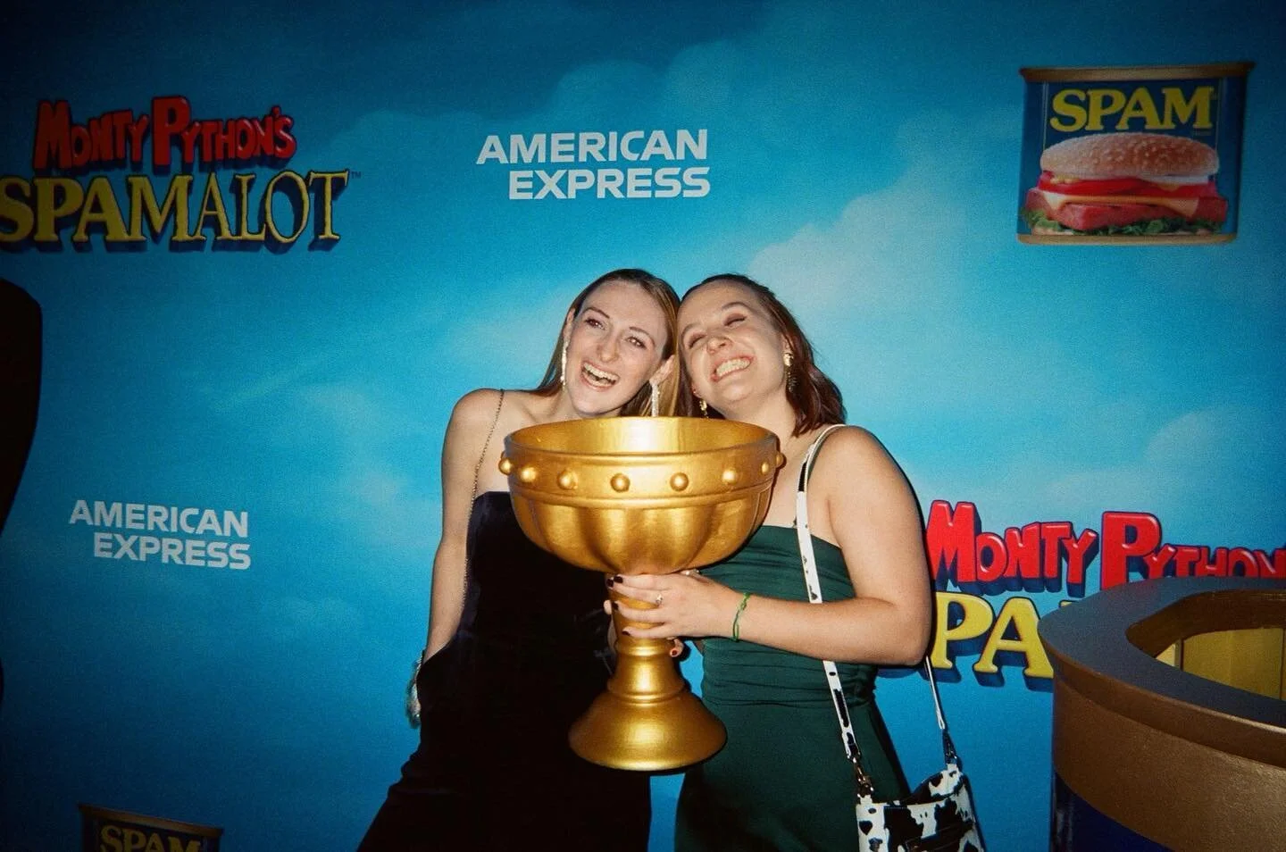 bonus post because:
1. make instagram casual again (we live on a floating rock) 
2. @emmmysteele and I simply love a (big) cup and one day @elena_burton will kill us for it
3. stupid sh*t is back!