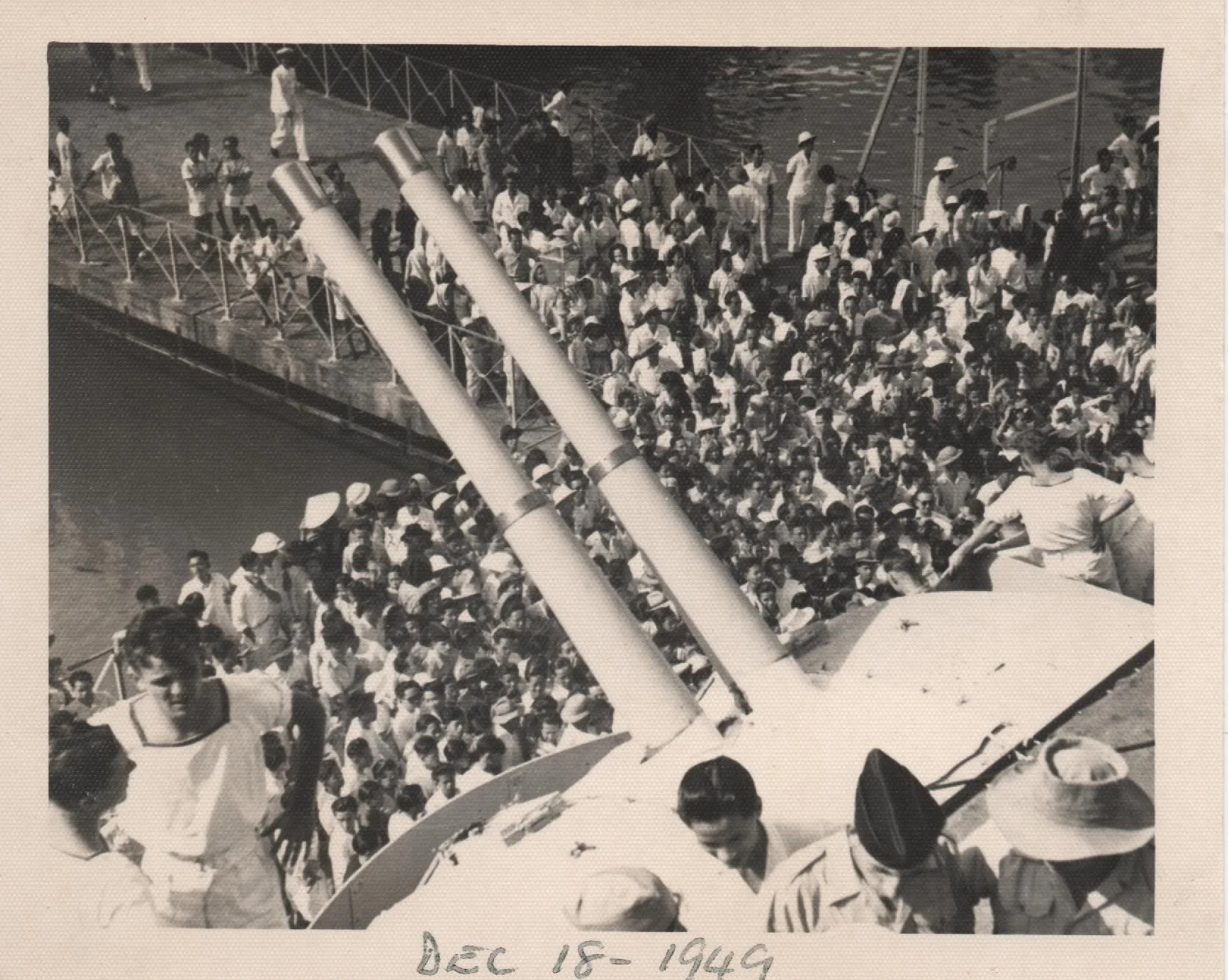 HMS Belfast Saigon Dec 18 1949.jpeg