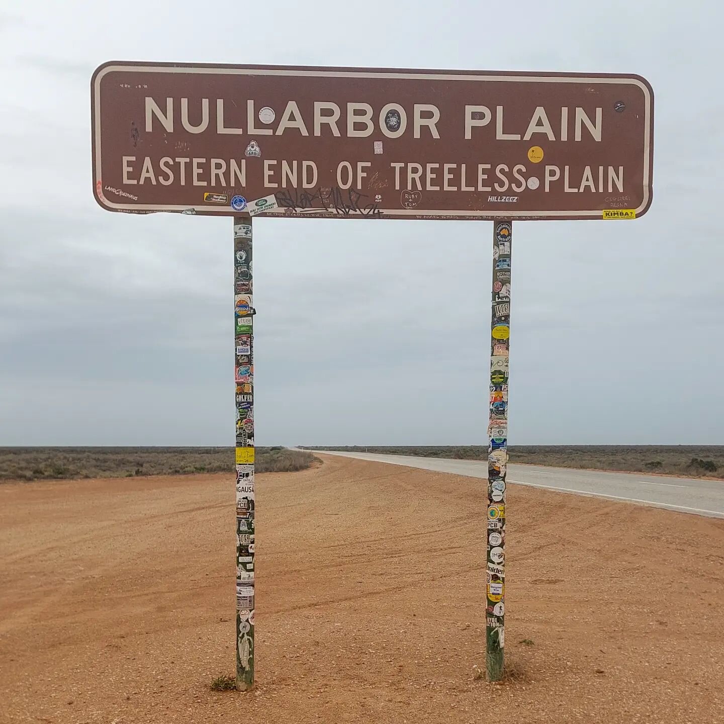 Australia &ndash; UPDATE

DUTCH BELOW

Today we have been on the road for 3 years, 6 months and 3 days, wuttt??? And this week we are literally and figuratively on the Road. To nowhere&hellip;?

We drive the &quot;Nullarbor&quot;, where you cross the