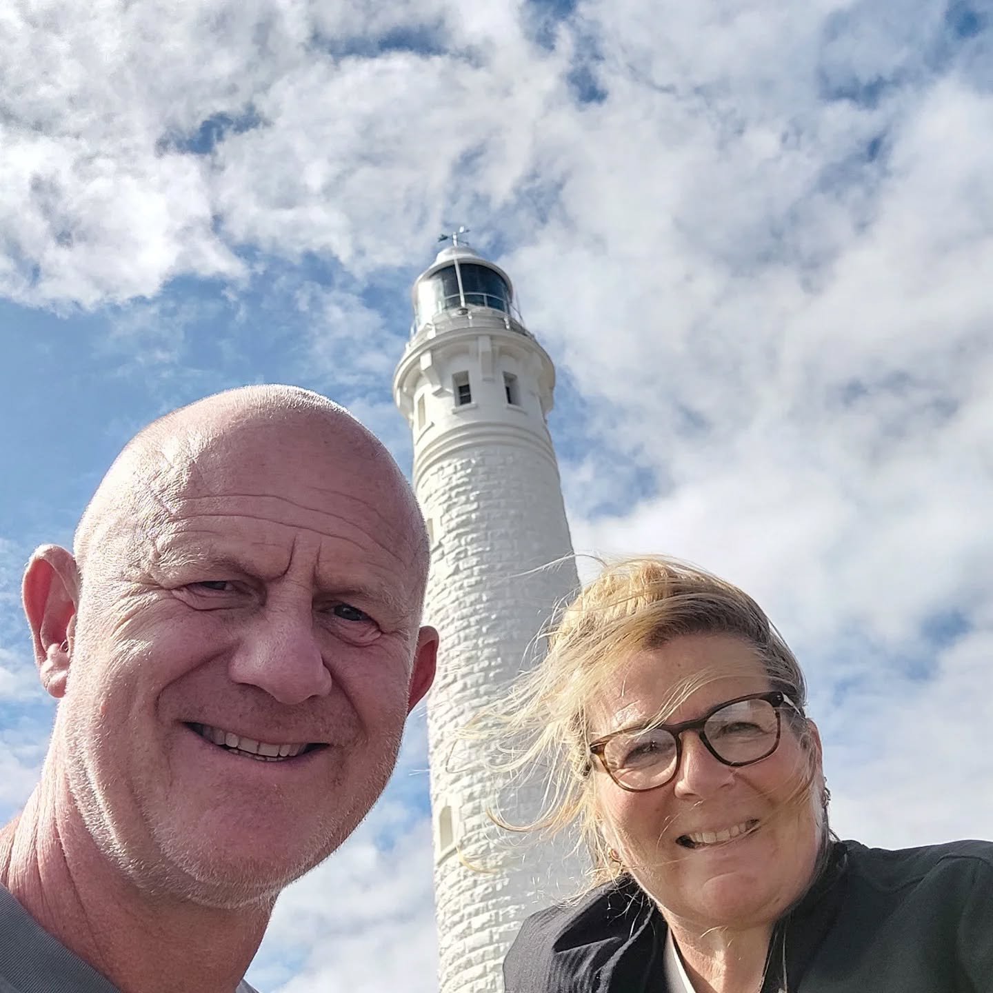 Australia Go West | Cape Leeuwin
(swipe for slideshow &gt;&gt;)
(Dutch in comments)

Where Two Oceans Collide: The Mystique of Cape Leeuwin

Driving along Western Australia&rsquo;s southern coast, heading west before turning north towards Perth, you 