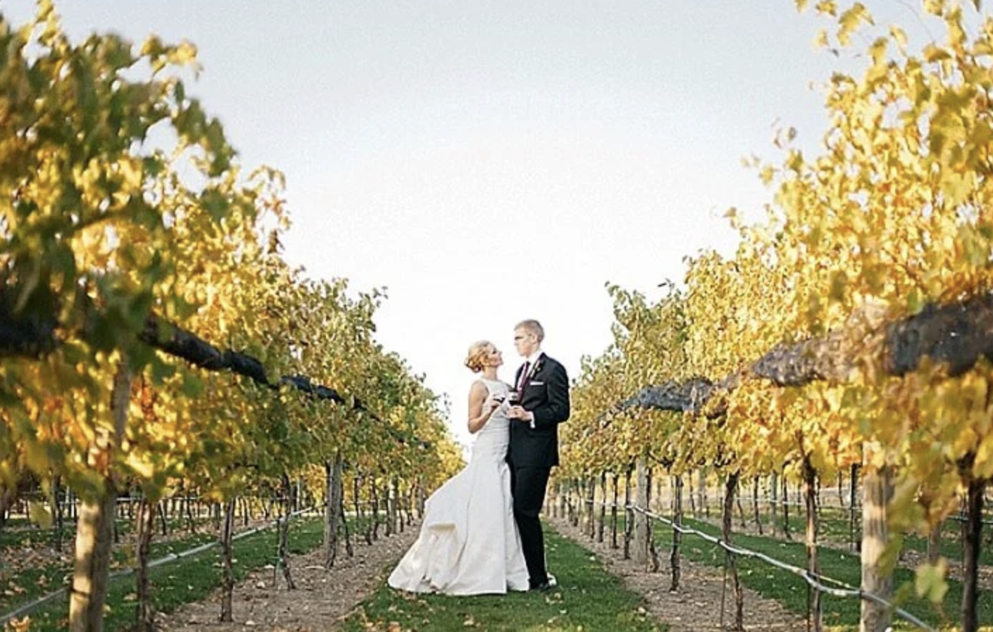 Hillary + Jon | Chankaska Creek Winery