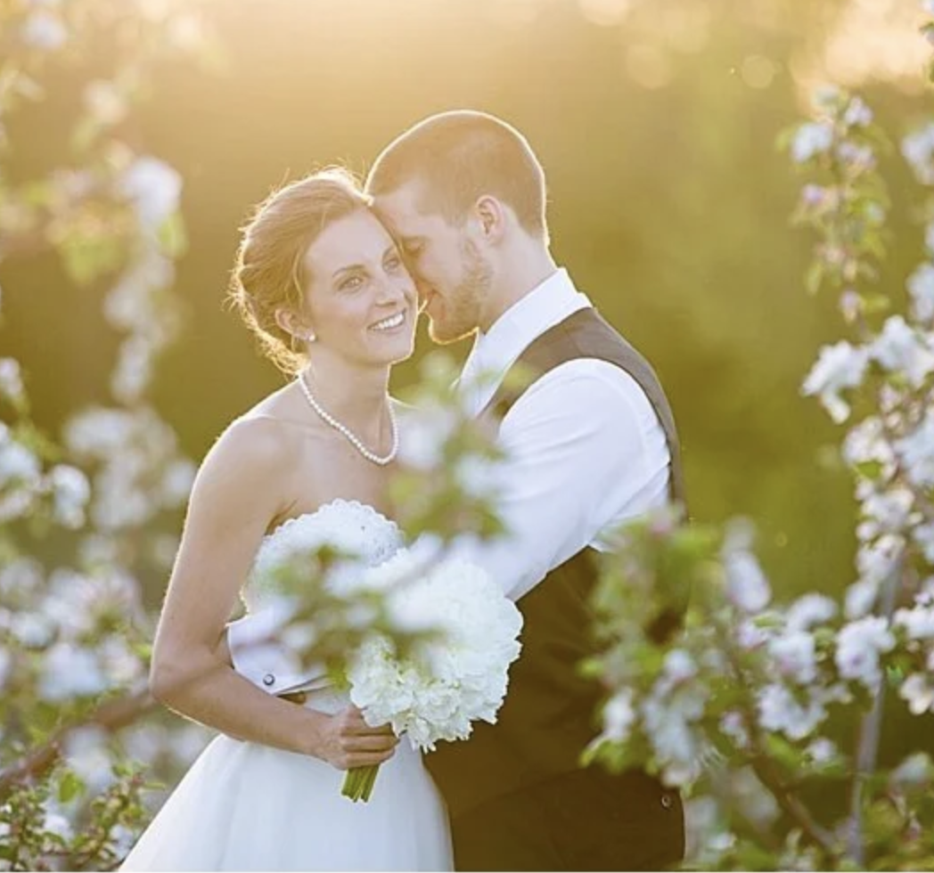 Kailee and Derek |  Minnetonka Orchards