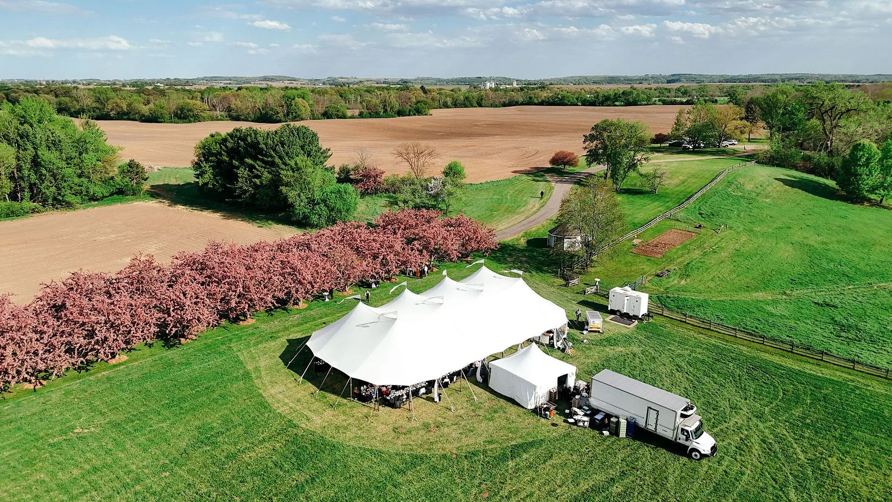 Outdoor Wedding in Wisconsin Backyard | Jordan + Justin