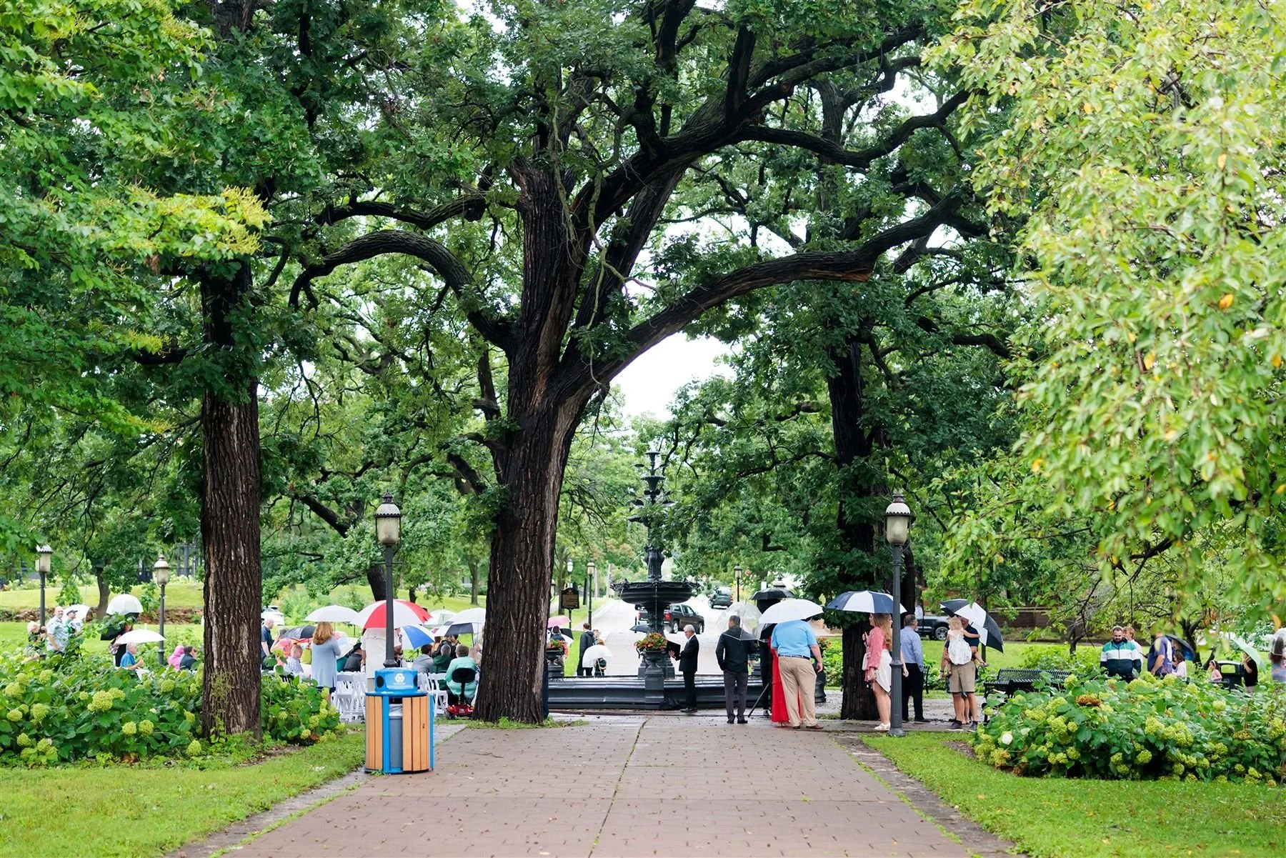Outdoor wedding ceremony at Irvine Park