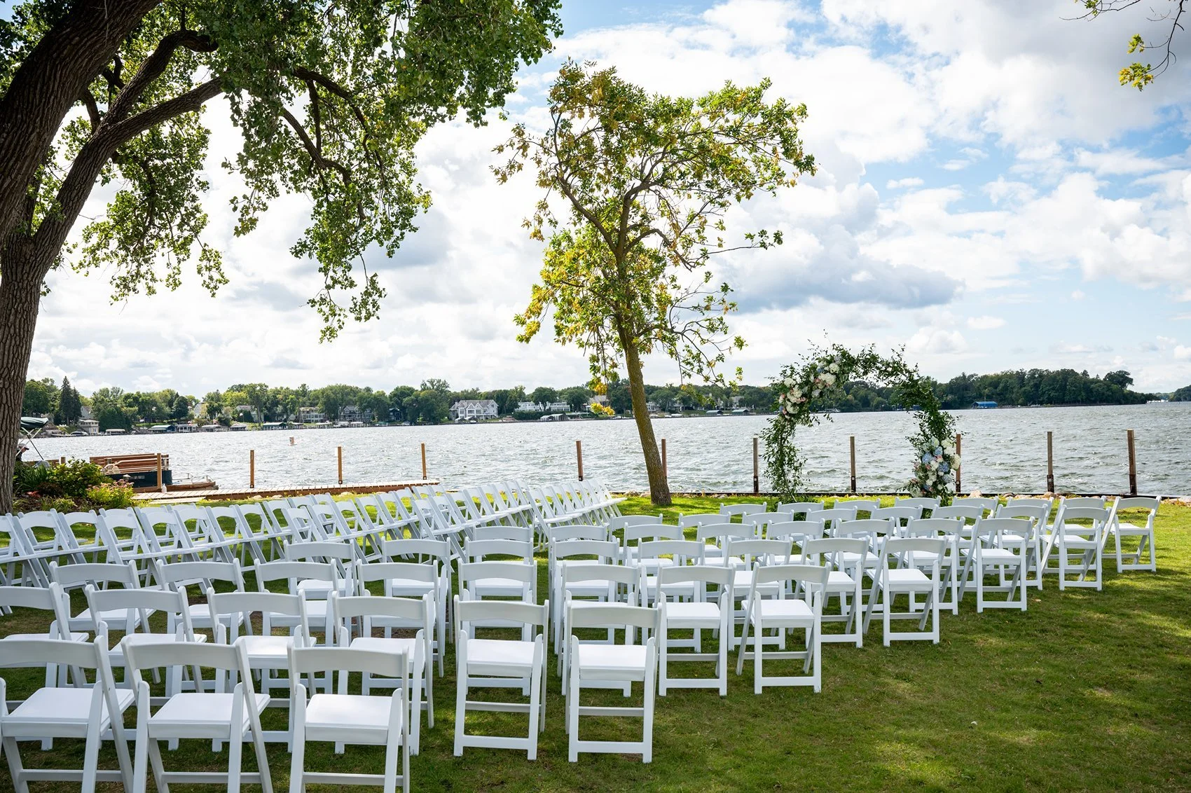 Minnetonka Yacht Club outdoor wedding ceremony
