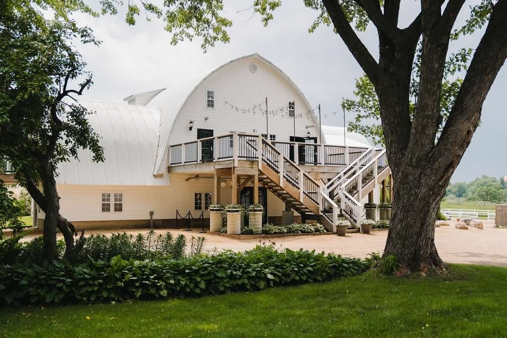 Timeless summer wedding venue