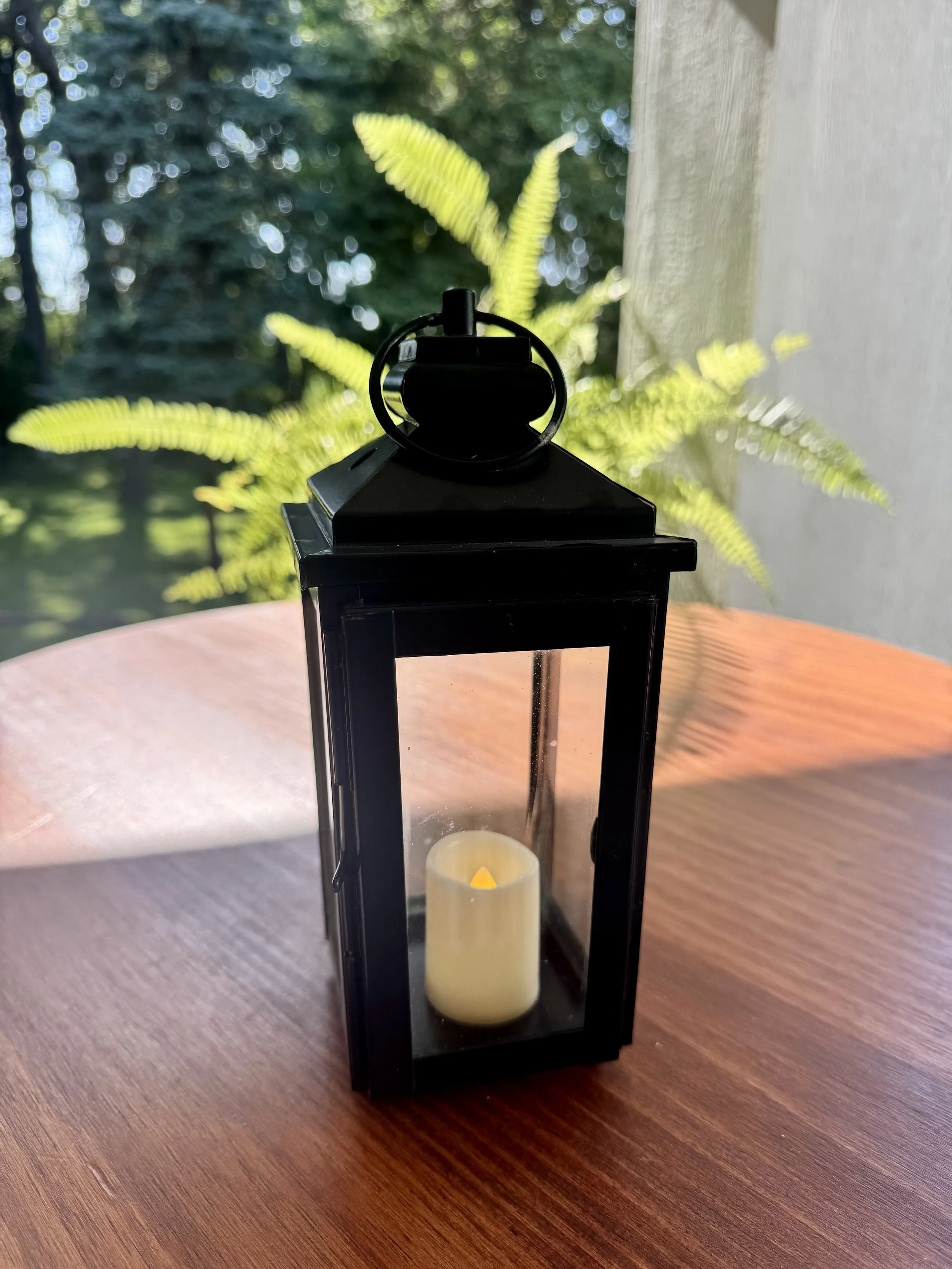 9" Lantern w Candle (#1048)