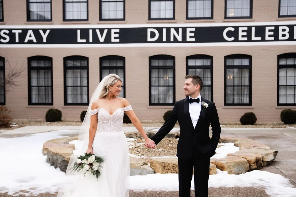 Confluence Hotel winter wedding in MN