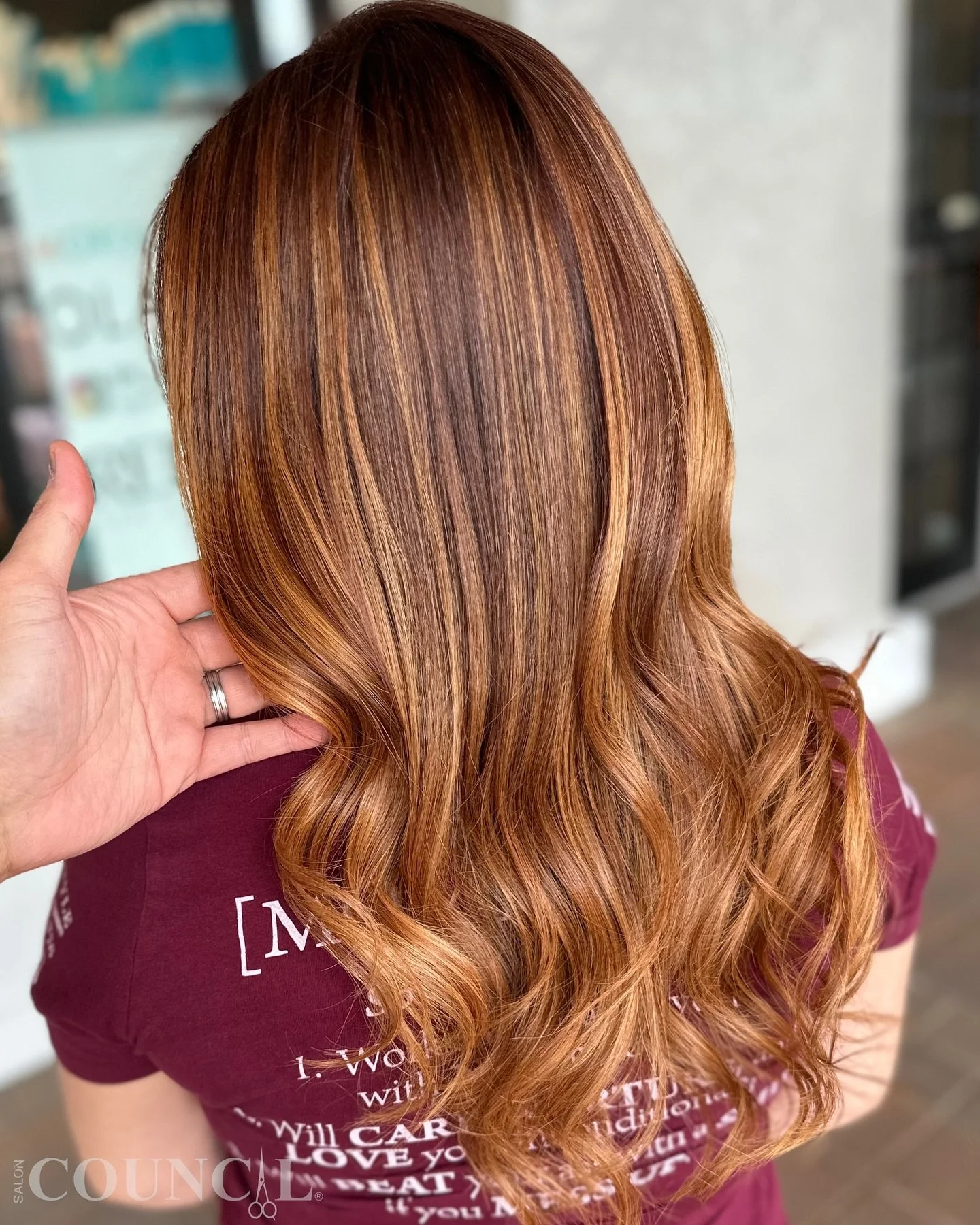🔥Dimensional Copper &amp; Honey Blend
Created by Allan @filamhairartist at Salon Council &mdash; a perfect balance of warmth, depth, and glow for that radiant summer shine. ✨🍯

Book your transformation today and step into the season with a bold, be