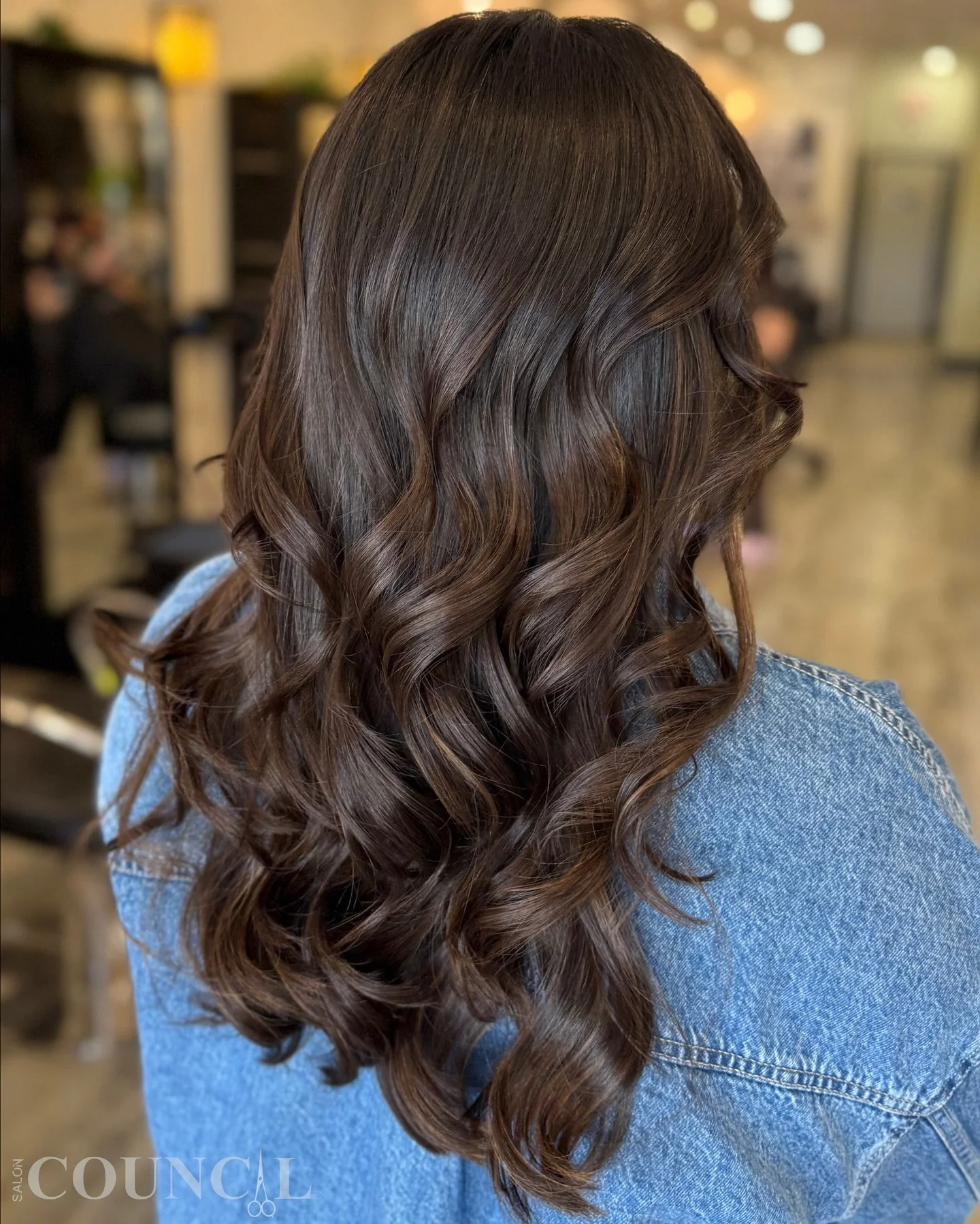 Dark chocolate meets smoky brown 🍫✨ Allan&rsquo;s @filamhairartist dimensional brunette is the perfect blend of richness and depth&mdash;because dark hair deserves to shine too. 

#BrunetteGoals #SmokyBrown #SalonCouncil