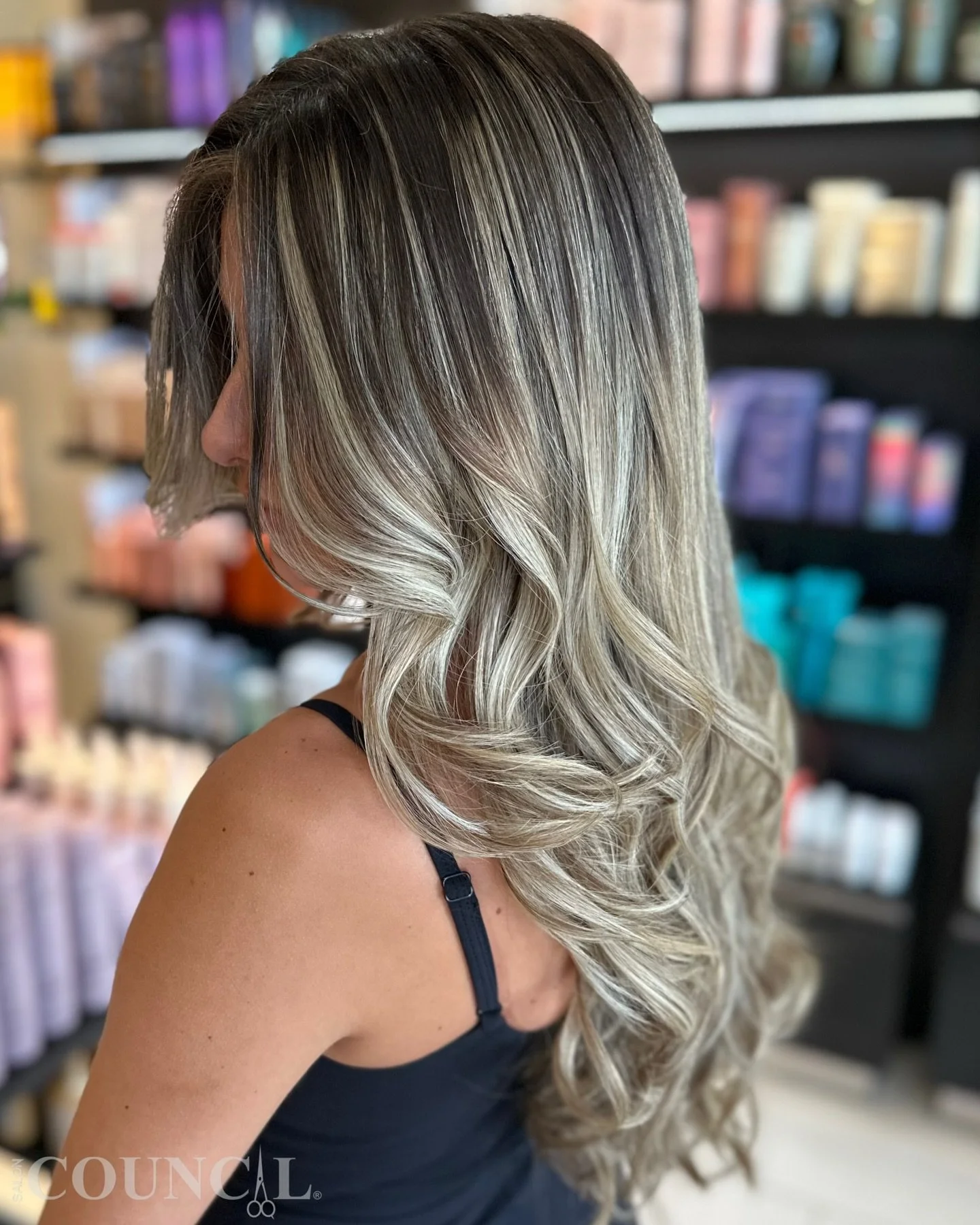 Bright, blended &amp; beautiful✨
This stunning blonde foilyage by Allan @filamhairartist delivers the perfect balance of brightness and dimension for a soft, seamless glow. 💛

Your dream blonde starts here &mdash; book your transformation today at S