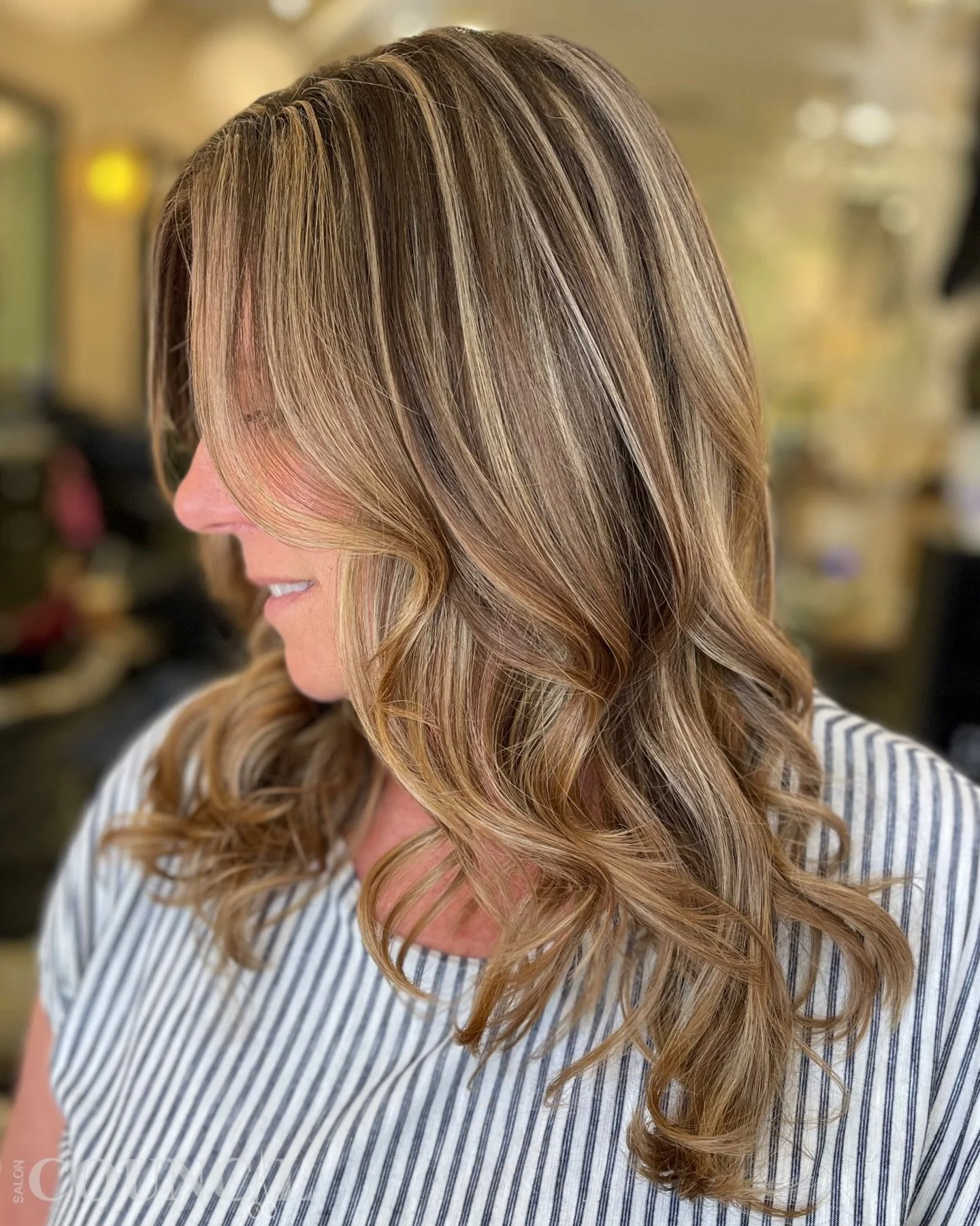 Bold holiday dimension ✨🎄
Allan @filamhairartist created these stunning bold dimensional highlights, giving maximum brightness with soft, seamless depth.

The perfect look to light up the season!
#FilamHairArtist #SalonCouncil