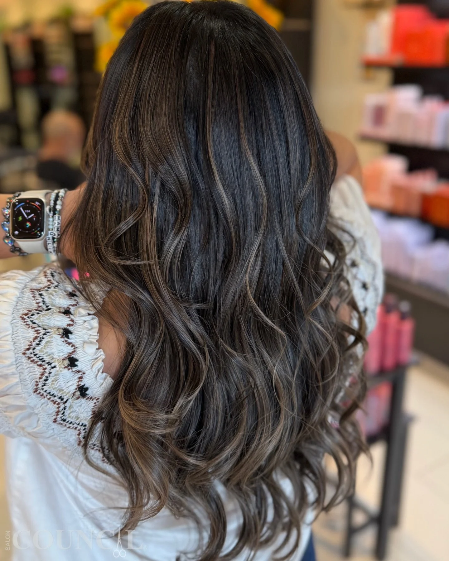 Subtle, cool, and perfectly dimensional ✨
Allan @filamhairartist created this cool brown brunette with soft dimension&mdash;seamless depth, natural shine, and a clean, modern finish. 

#CoolBrown #DimensionalBrunette #HairByAllan #SalonCouncil #Healt