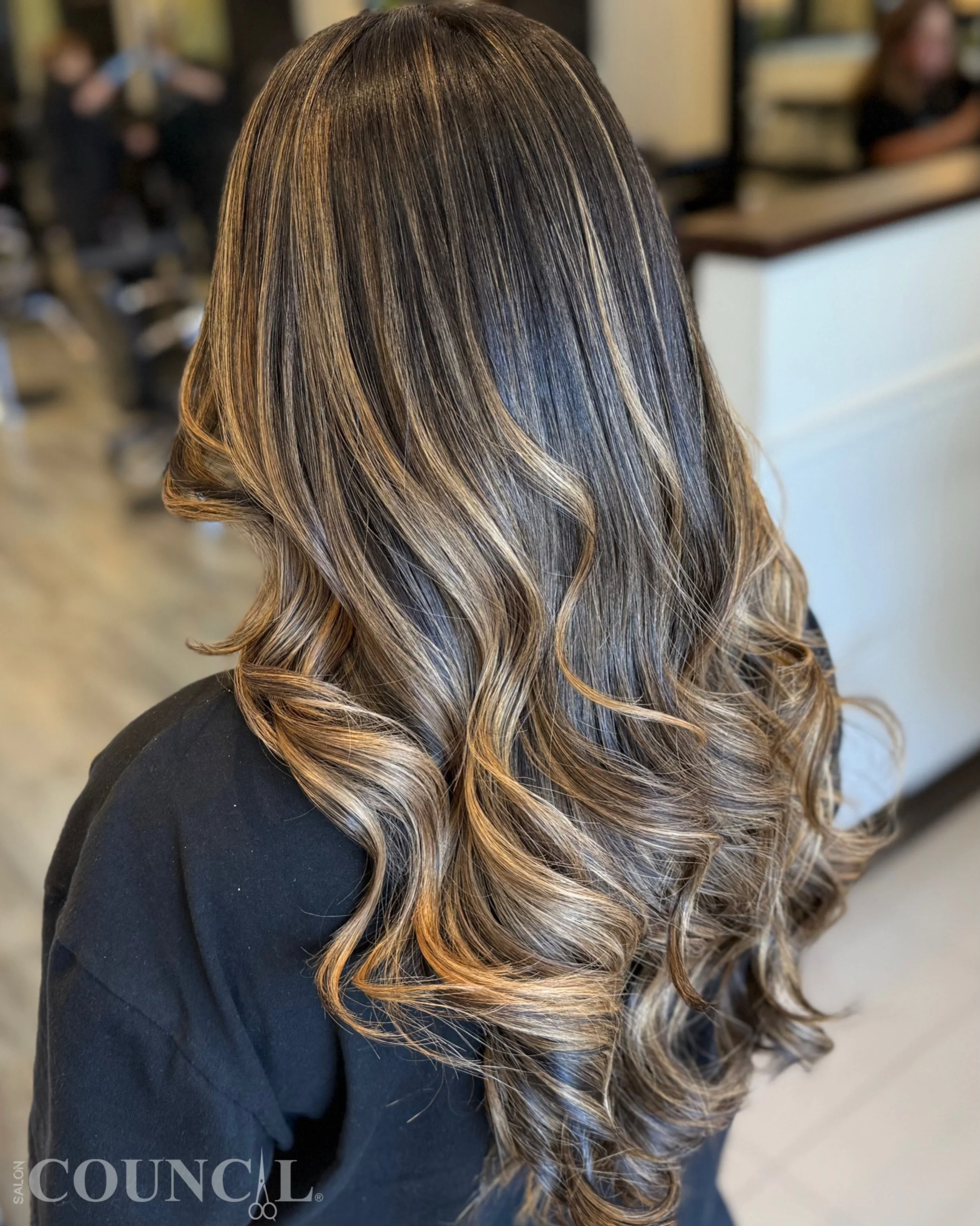 True dimension is all about contrast.

This dimensional balayage keeps the richness of the natural dark base while adding brightness and depth for a bold, seamless blend.

Created by Allan @filamhairartist at Salon Council.

#SalonCouncil #Dimensiona