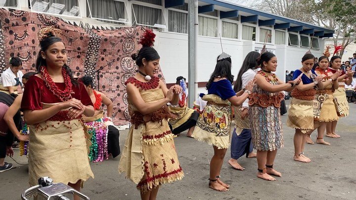 🇹🇴 Pulelulu &lsquo;Aho 🇹🇴
Some of today&rsquo;s lunch time performances for Tongan Language Week.
Featuring our Y10 Tongan Language classes and a performance from some of our Year 13 boys. 🇹🇴🙏

#seektheheights #mangerecollege #275 #tlw #tongan