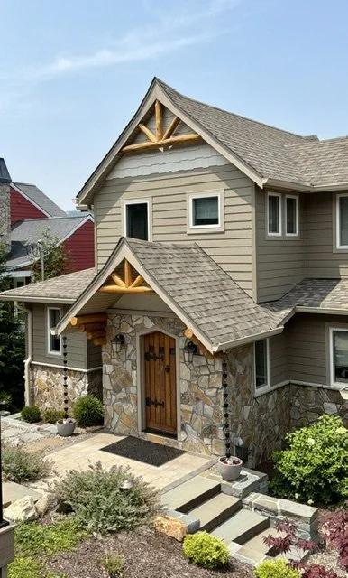 Log Cabin on The Lake