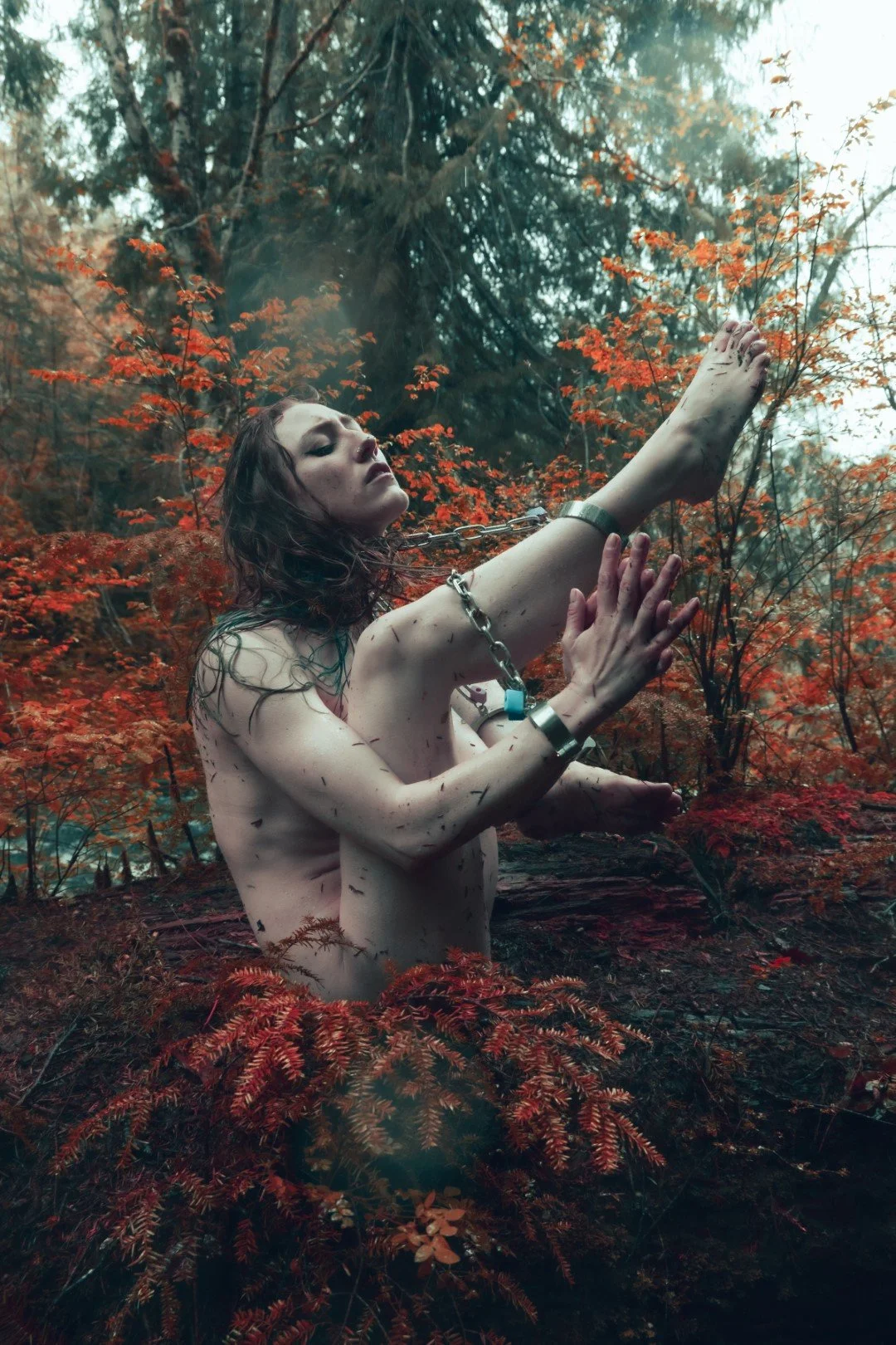 Cyan in chains-26 (Large).JPG