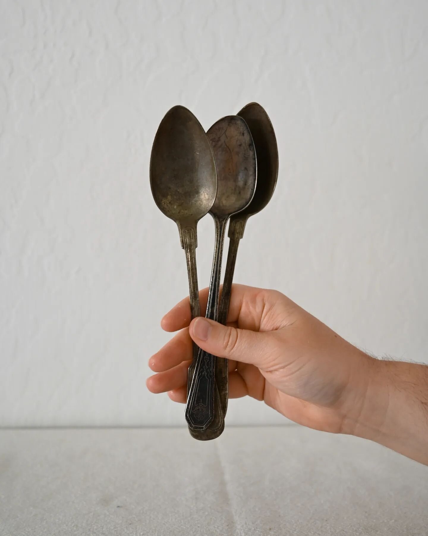 Set of three beautiful antique spoons available on the site ❣️ #antiques #sacramentoantiques #spoons #collection #spoon #spooncollector #antiquespoons #dessertspoons #vintage #vintagelover #vintageshop