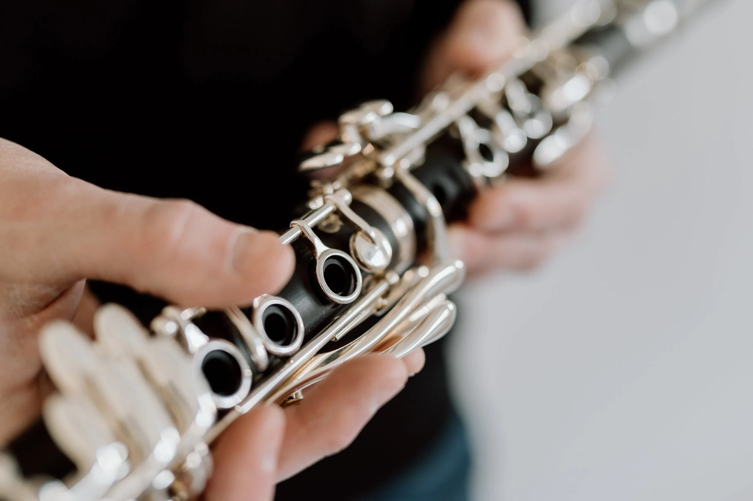 Samuel Rothstein performing clarinet with orchestra
