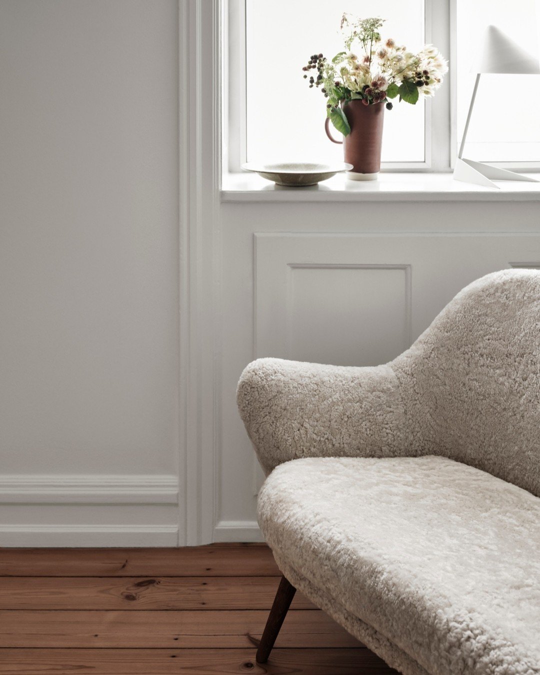 Designed in 1956 by Danish architect Hans Olsen, the Dwell Sofa reflects the softer, more organic direction of mid-century Scandinavian design.

Defined by its welcoming curves and light visual expression, Dwell carries a timeless quality that feels 
