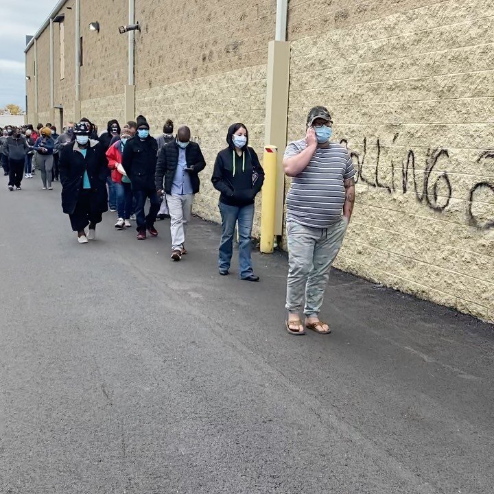 The hour long lines for early voting in #columbusohio hasn&rsquo;t deterred these citizens from making their voices heard!

Have you dealt with long waits too? How did you pass the time? 

---

#votevotevote
#forthepeople 
#vote2020
#election2020
#Bi