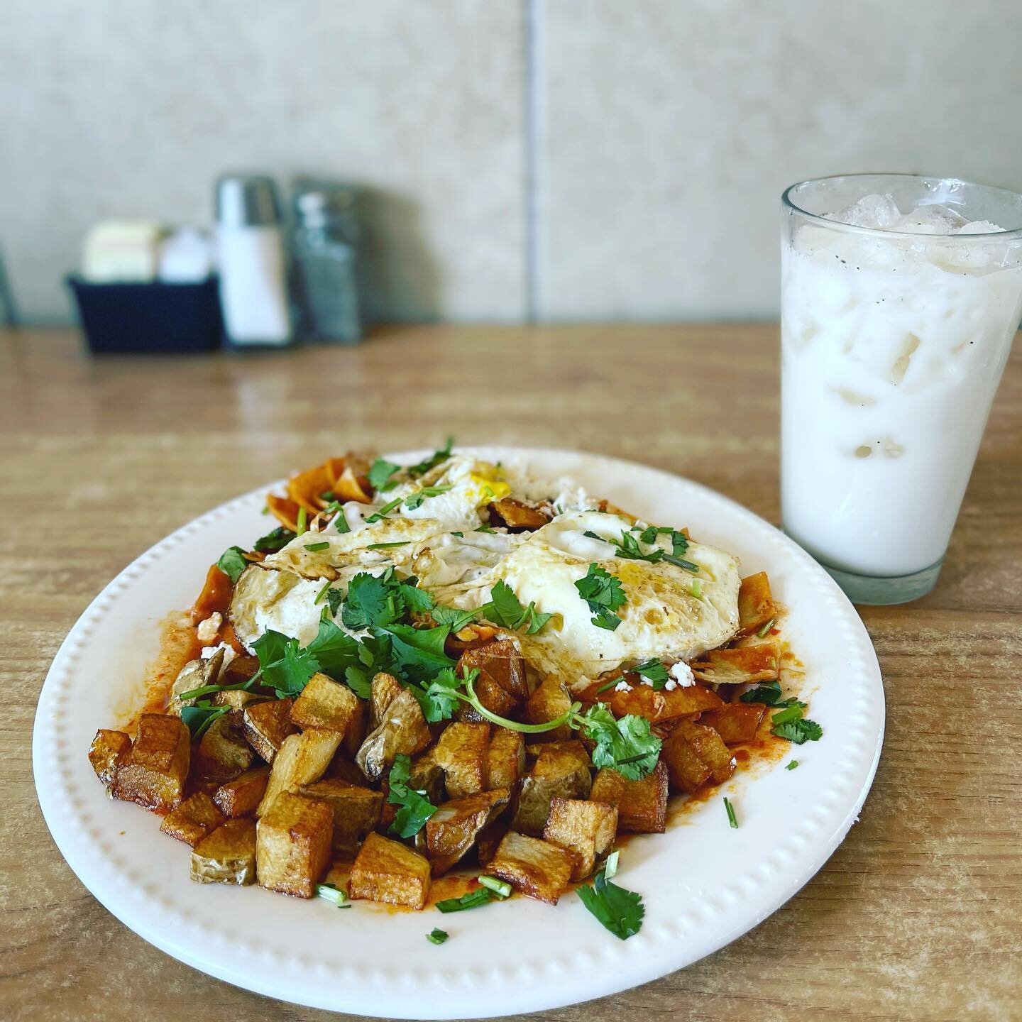 Chicken Chilaquiles 🤤
Open for dine-in and takeout!!
Call us at (520)748-1032!