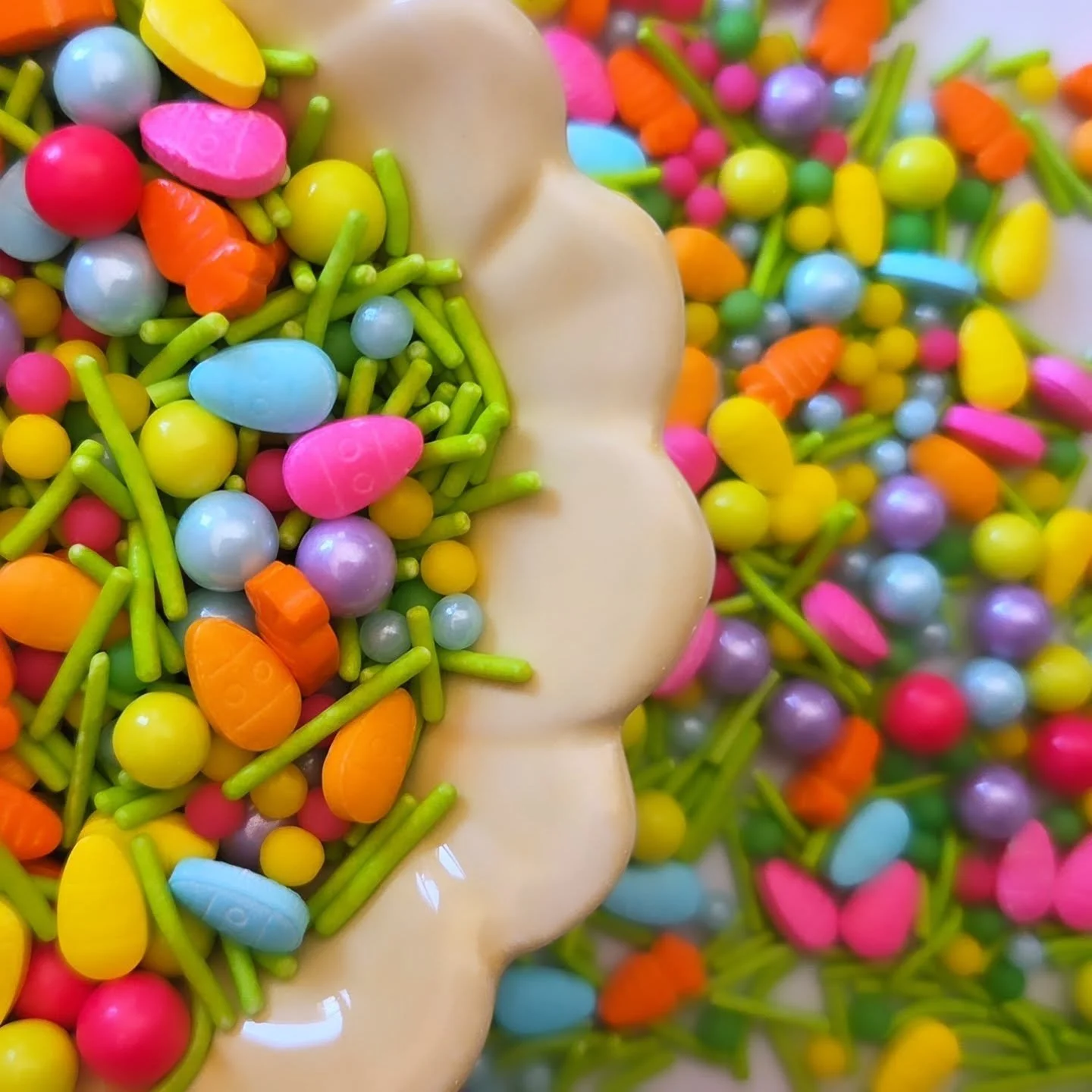 EASTER HUNT 🐰 Celebrate Easter with a burst of colour with our vibrant Easter Hunt sprinkles - the perfect blend for all your Easter baking 🐇🍫🍪
.
.
.
.
.
.
#EasterSprinkles #EasterBaking #EasterHunt #sprinkleblends #fairydustsprinkles