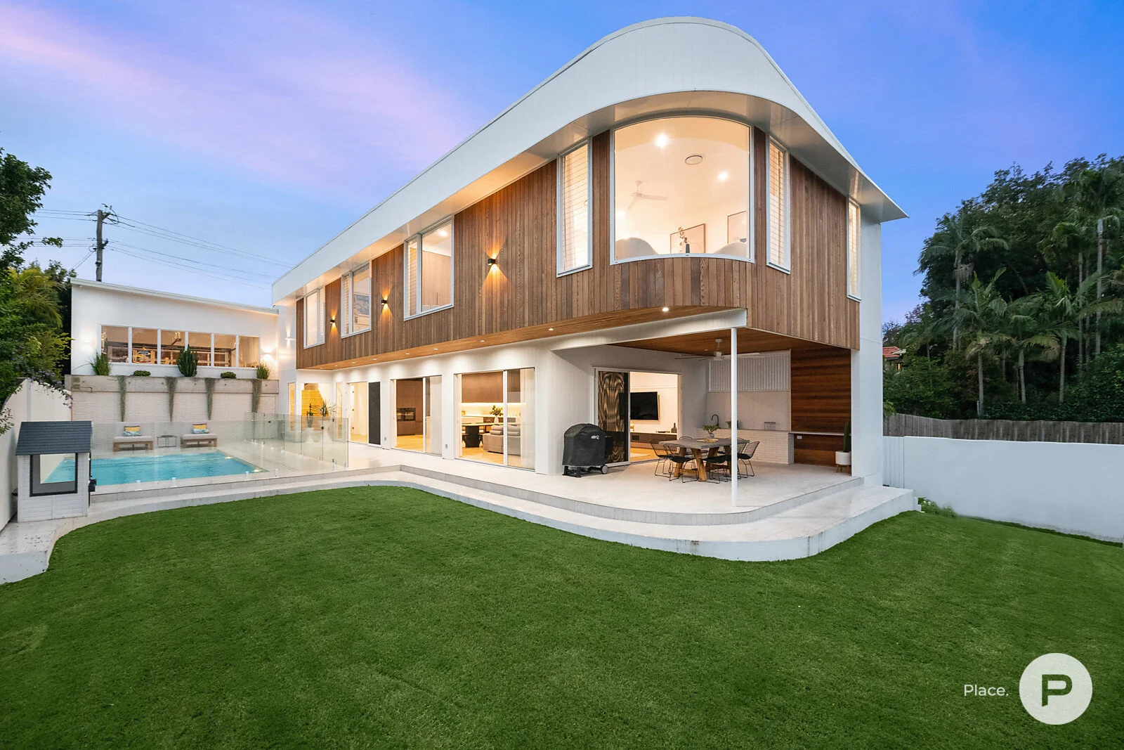 19 Paxton Street, Holland Park 