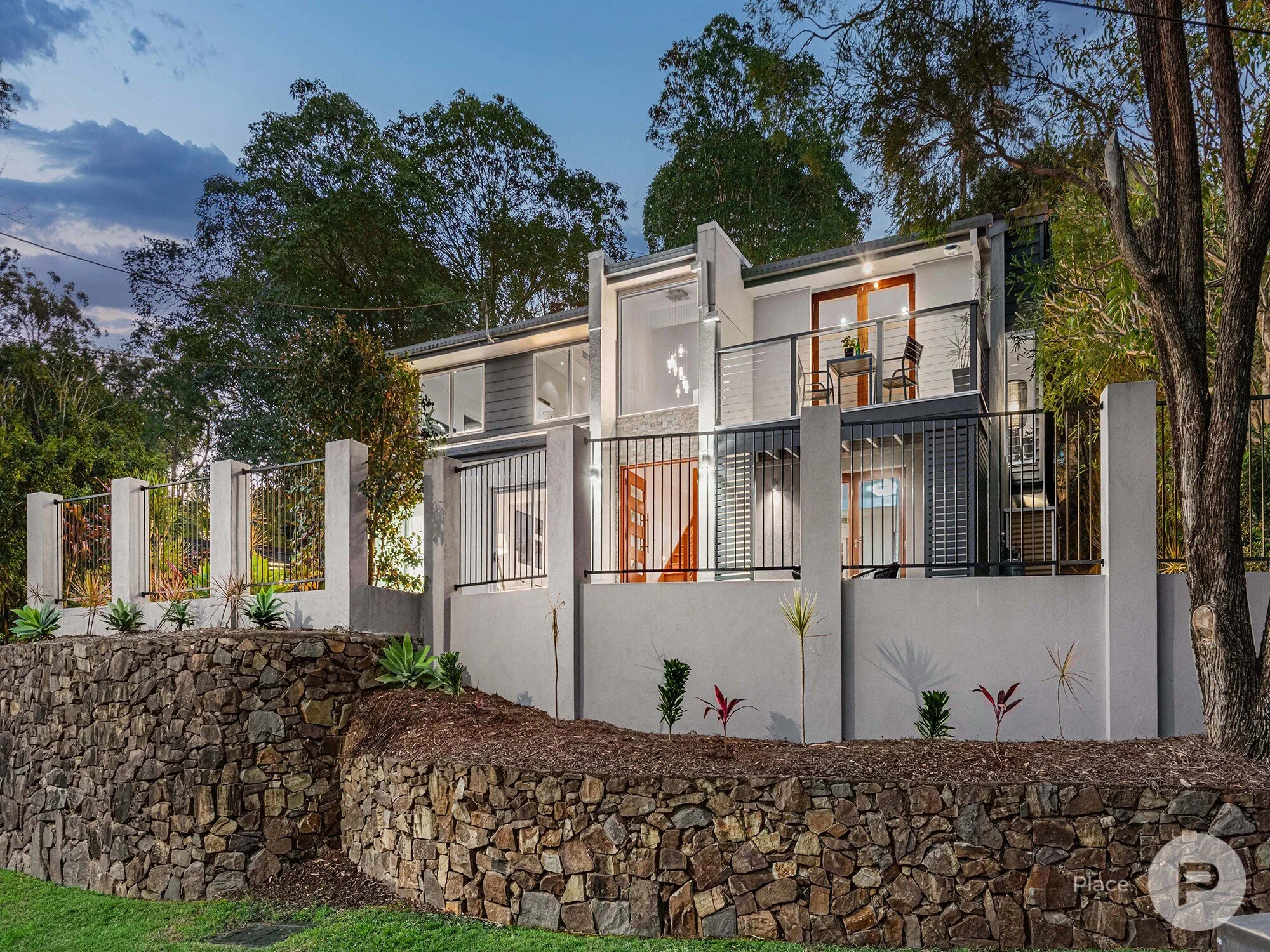 18 Cluden Street, Holland Park West 