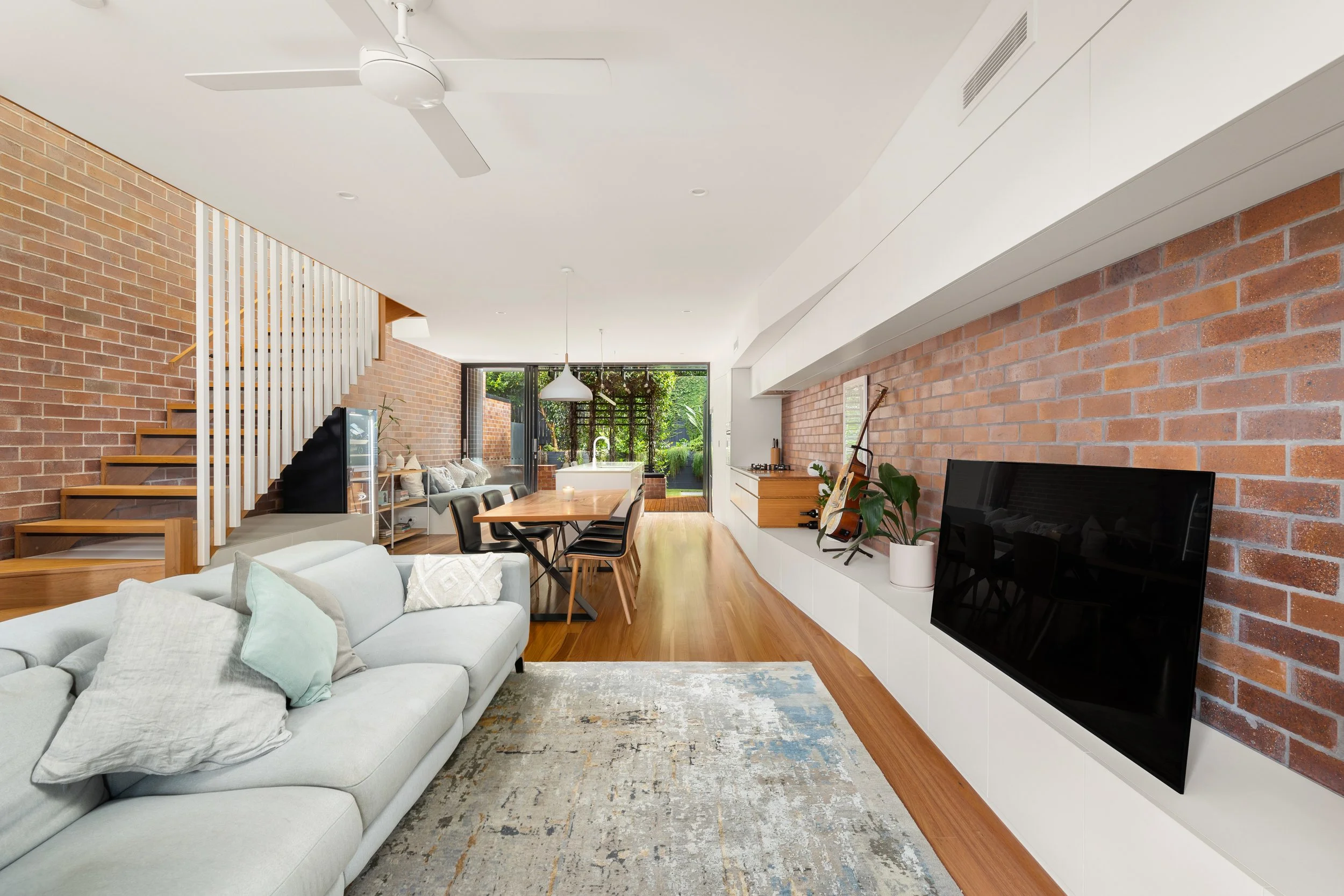 2/12 Longfellow Street, Norman Park 