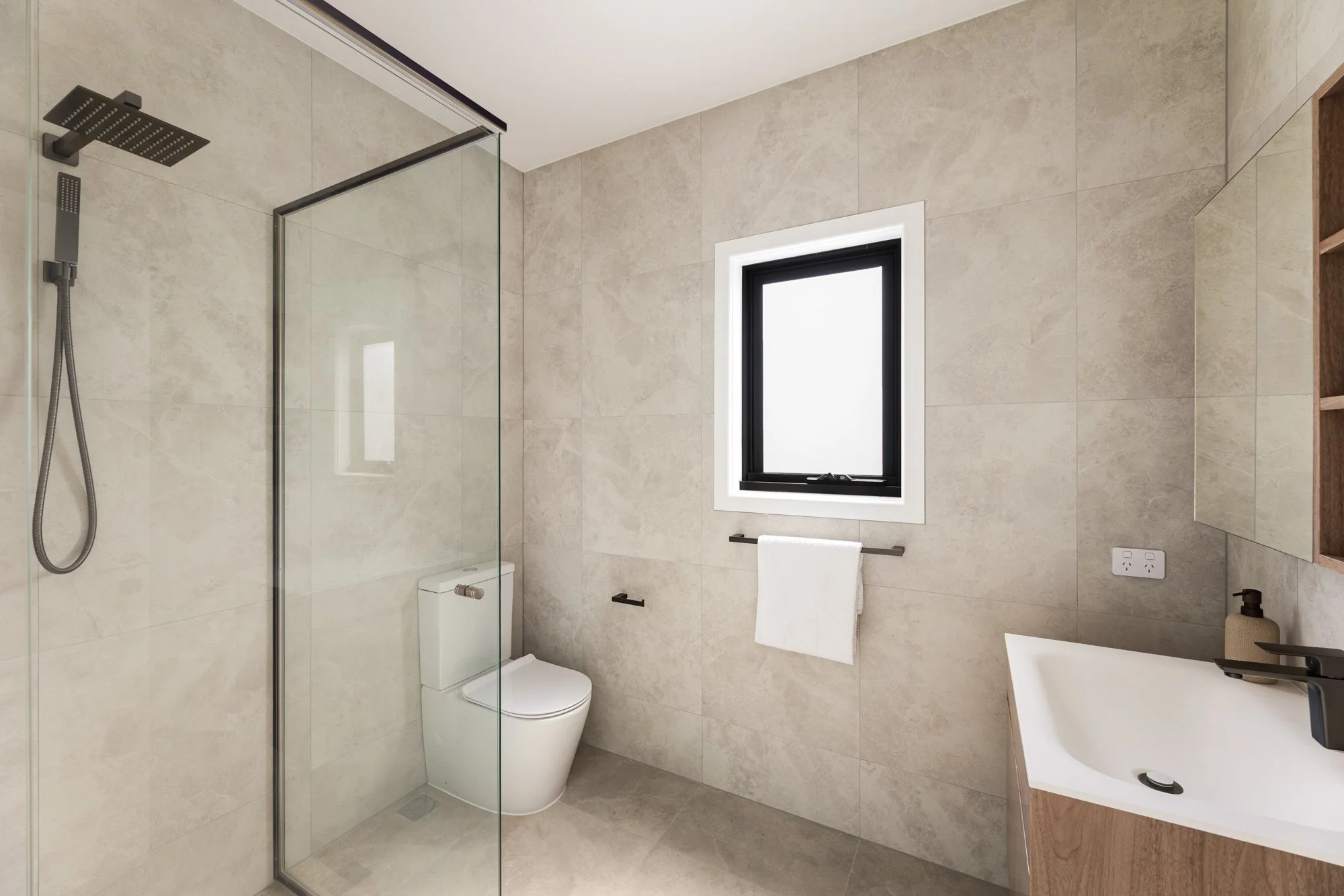 11-27 31 Anzac Road, Carina Heights 04.jpg