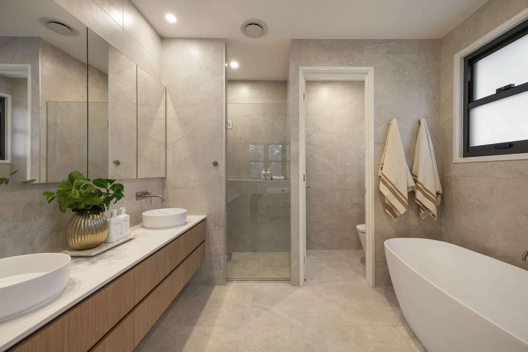 02-02 51 Whatmore Street, Carina Heights 04.jpg