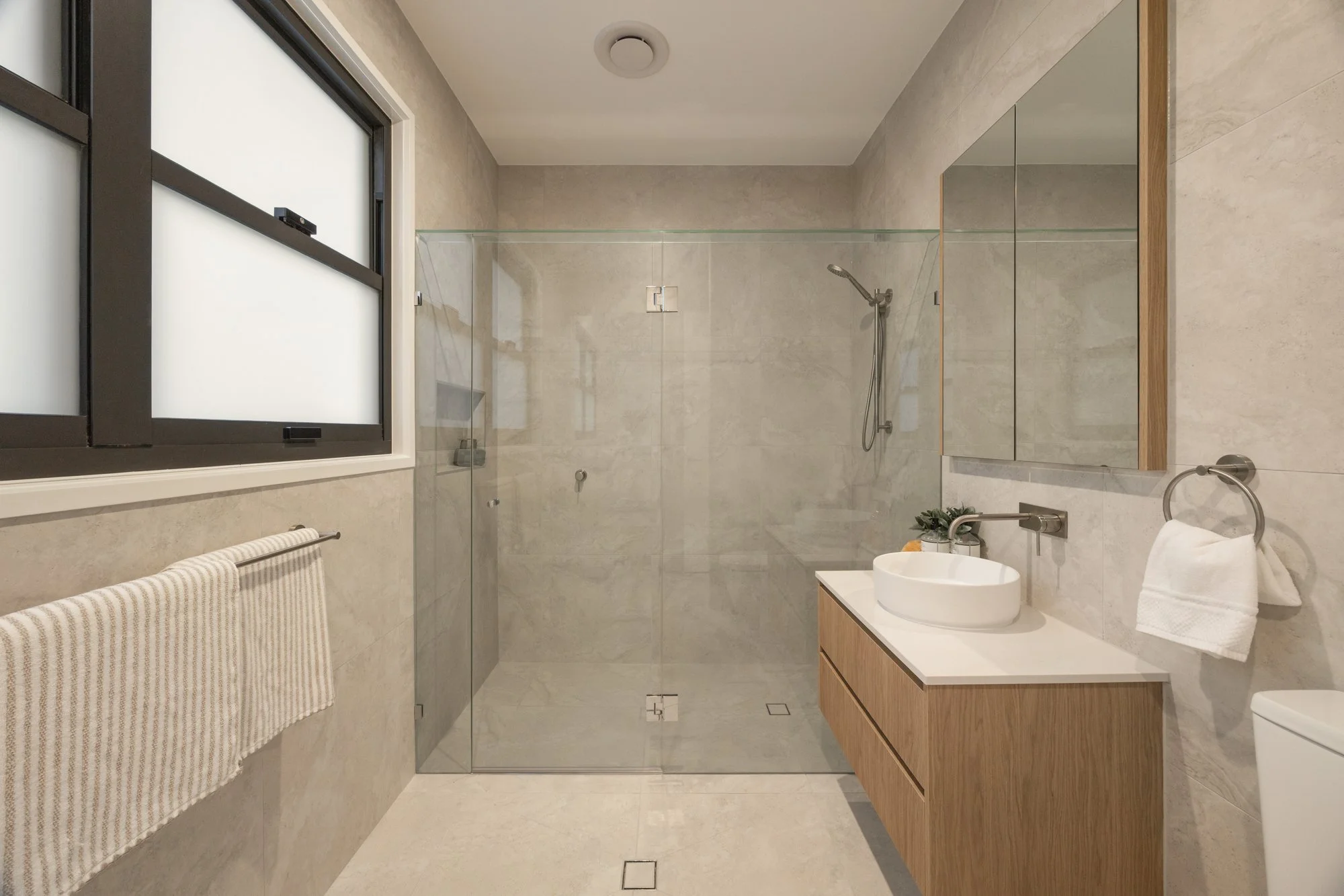 02-02 51 Whatmore Street, Carina Heights 08.jpg