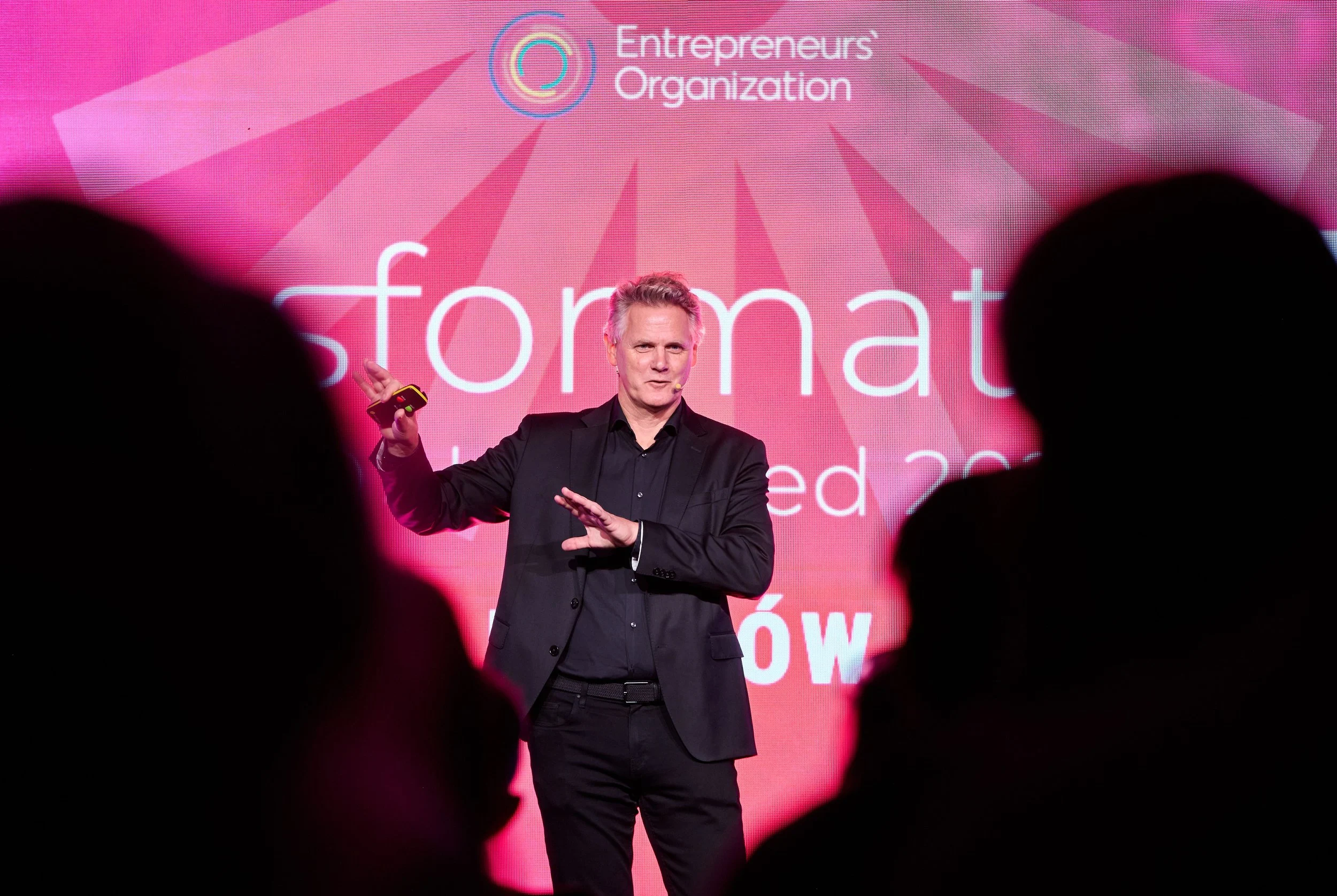 Change keynote speaker Caspar Craven on stage in front of a full audience at EO Unlimited 2026, Krakow