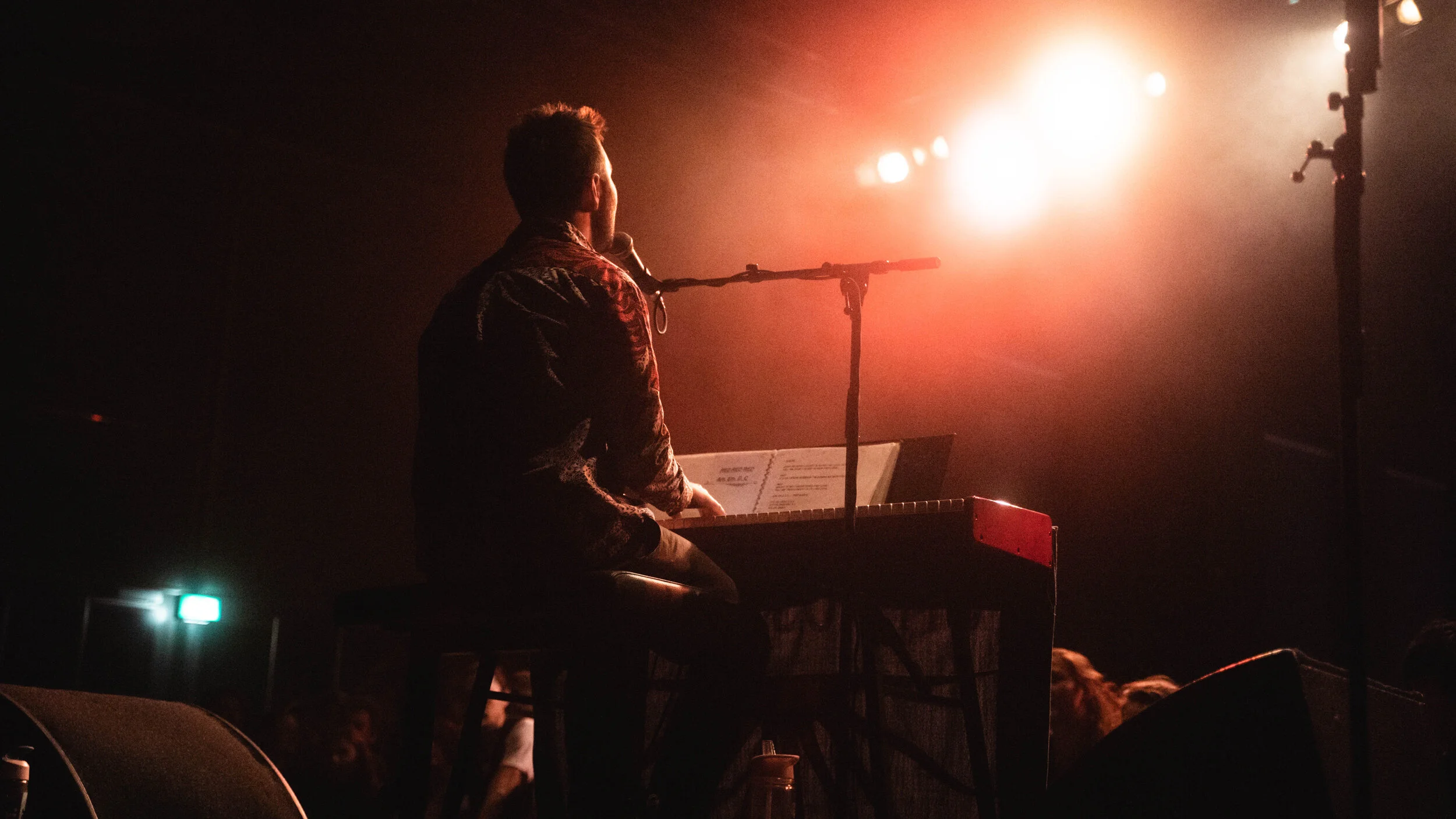 Lioncut_Film_Produktion_Muenchen_Munich_Werbung_Agentur_Portrait_Fotografie_Jenrick_Mielke_Konzert.jpg