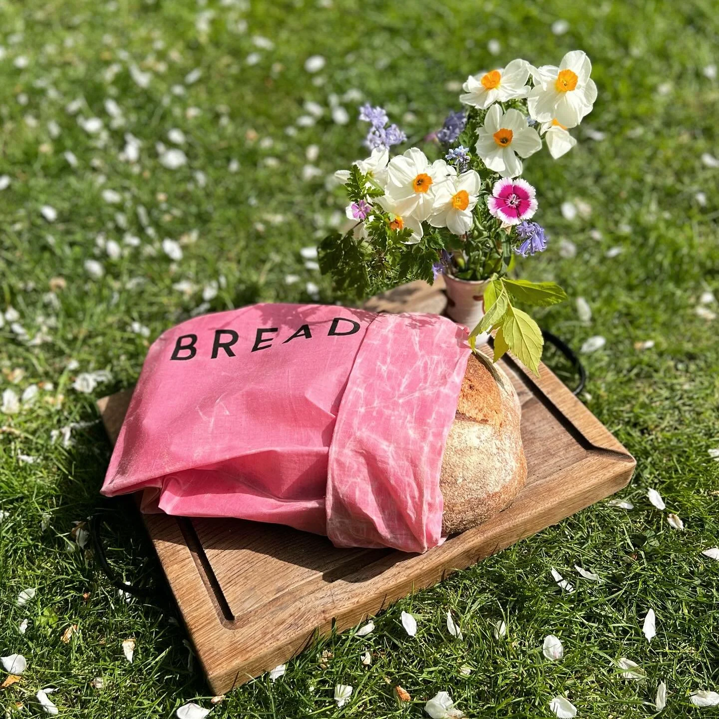 Spring special!  I have five of these at the moment, going up on Etsy tomorrow, should I make more? 

#beeswaxbreadbags #keepyourbreadfresh #ethicalgifts #sourdough #baking