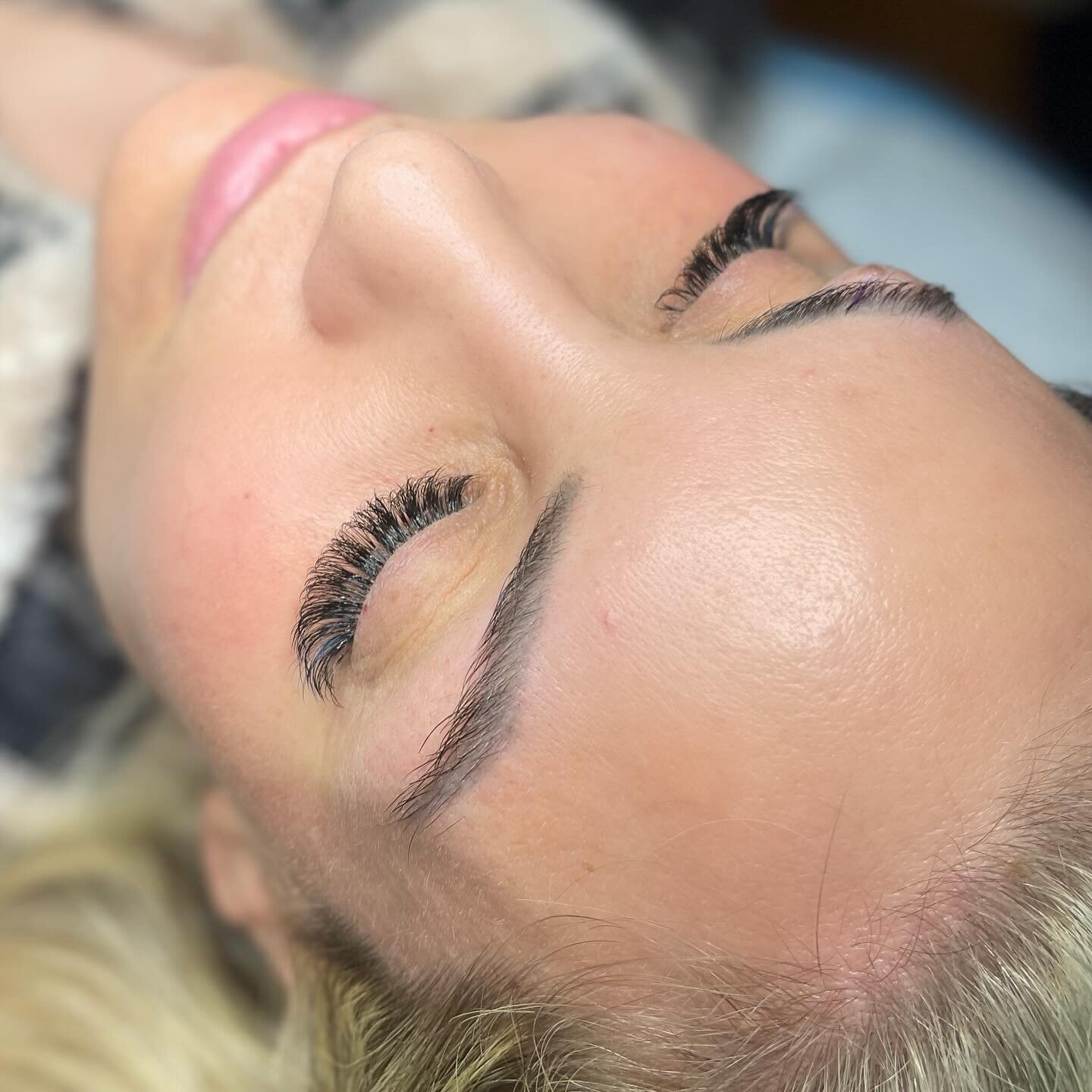 Lash Love 💕 This beauty told me today a girl at her work asked her what Mascara she uses thinking her lashes were natural (prior to this fill) because lashes can look really natural. Not all sets look super long and full like you see some crazy leng
